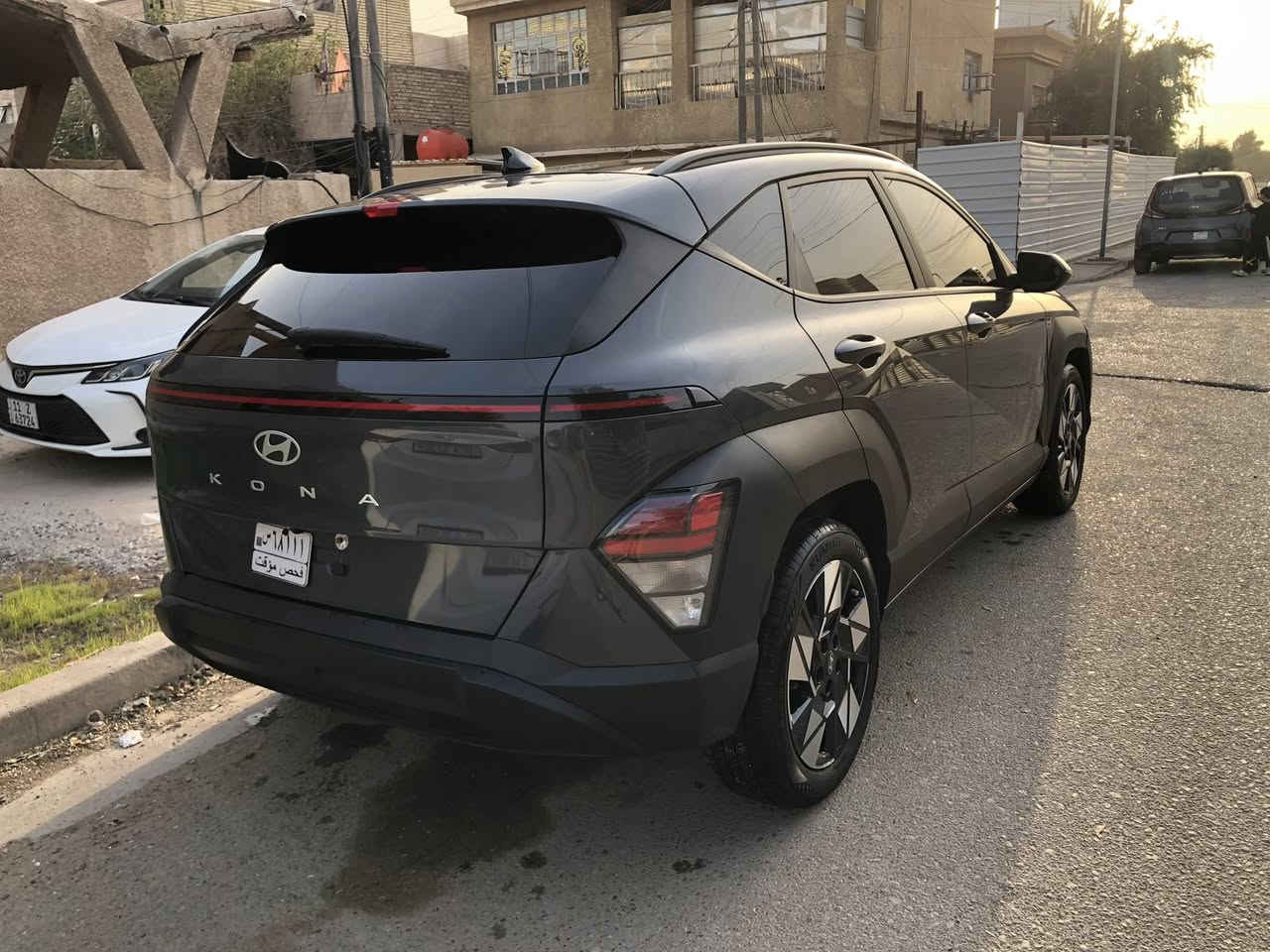 سلام عليكم للبيع هونداي كونا sel موديل 2024 وراد امريكي حادث السيارة بارد بل جاملغ والباب بي رصعات شي قليل موضح بل صورة ايرباك برده فقط دواخل السياره شاشه متصله داخل ابيض قطعتين تبريد رادار جانبي وامامي لد نهاري محرك 2000 بصمتين تشغيل عن بعد بدون رقم للستفسار تصال على الرقم *********** 
***********
مكاني بغداد حي الجهاد
