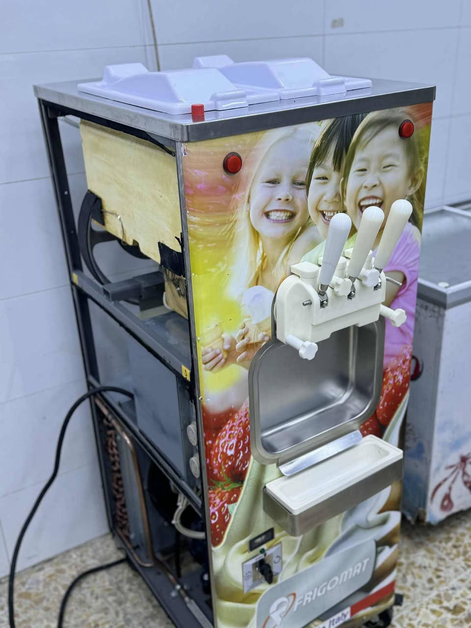 سوفت فروكمايت ايطالي
ستعمال قليل
سوبر تبريد هواء
ثري فيز 
بغداد        ***********
