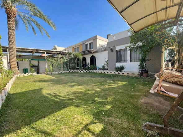 دار للبيع دوميز دور الضباط  المساحه 400 متر مع فضله 200 متر  طابو صرف باسم شخص واحد.
السعر 325 مليون وبي مجال 
***********  الشراي يتصل ويدلل
