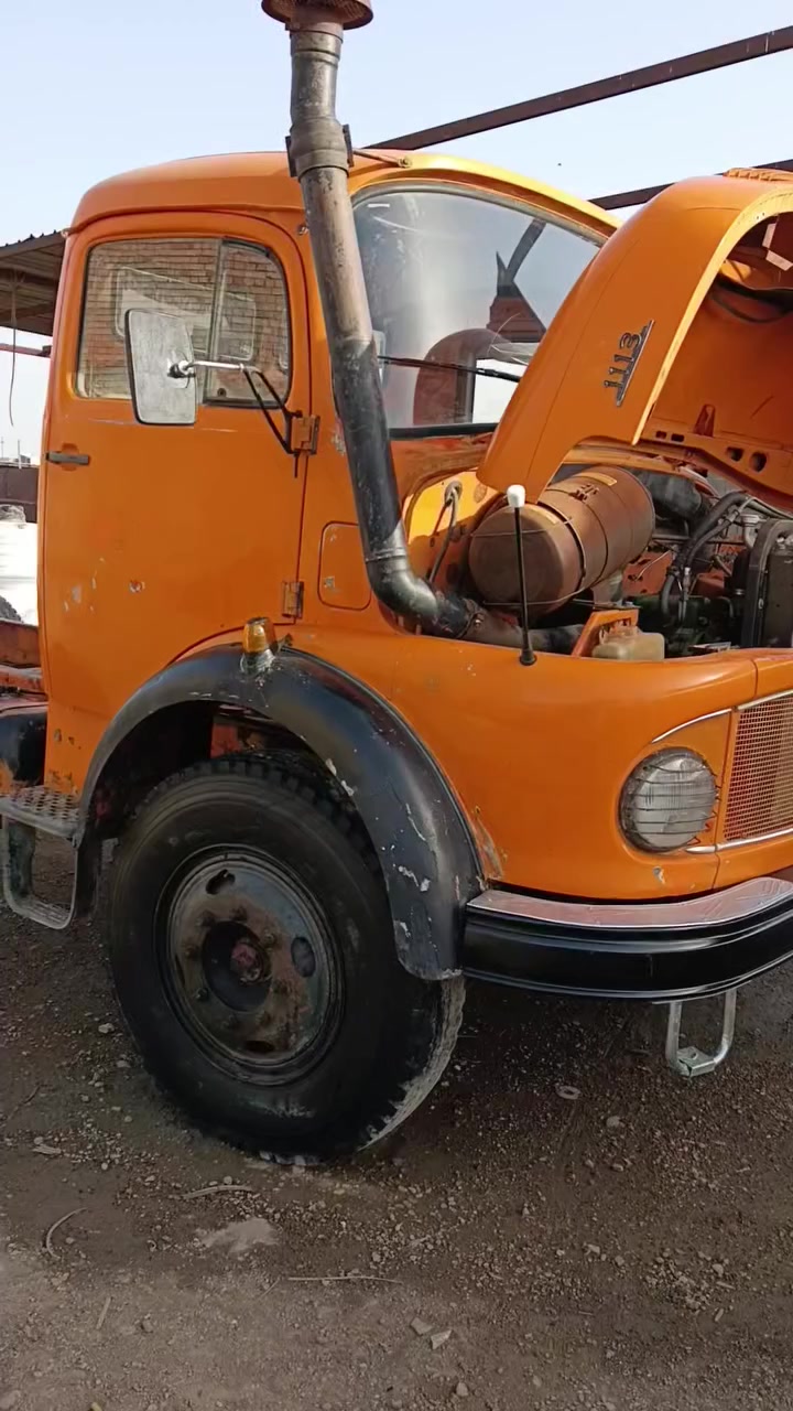 السلام عليكم البيع  ابو ردين جديد على وضع الشركة  جديدة مكفولة كفالة عامة من كير ومحرك وكسن وشاصي وقمارة بل جيس موديل 86 السيارة جديدة 6طن المكان بغداد رقم الاتصال، ***********،
