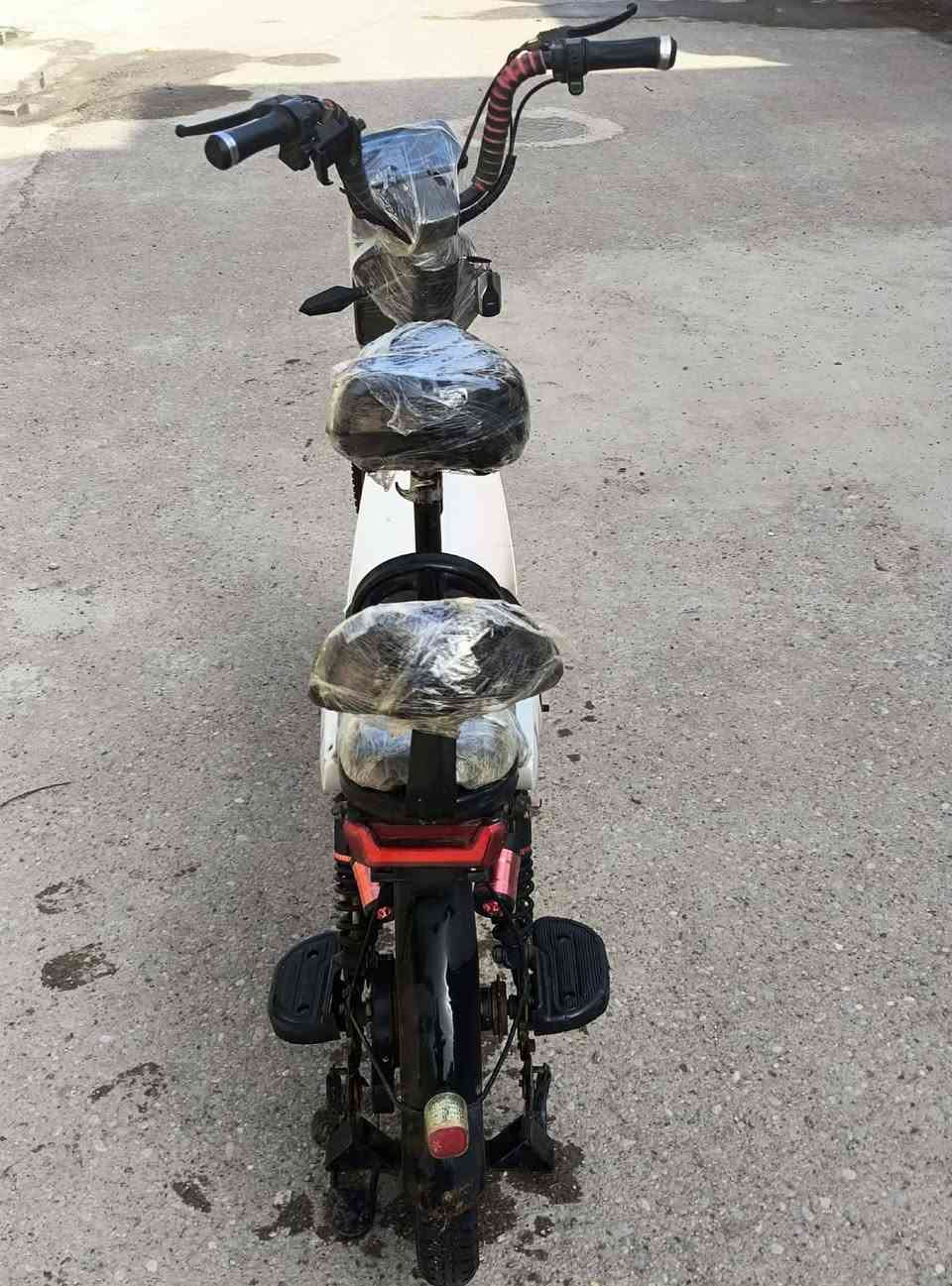 سلام عليكم بايسكل شحن موديل23
نضيف كما موضح بل صور 

اربع بطاريات 

مابي اي نقص كامل مكمل السعر200 مكاني ديالى بعقوبة رقمي***********
