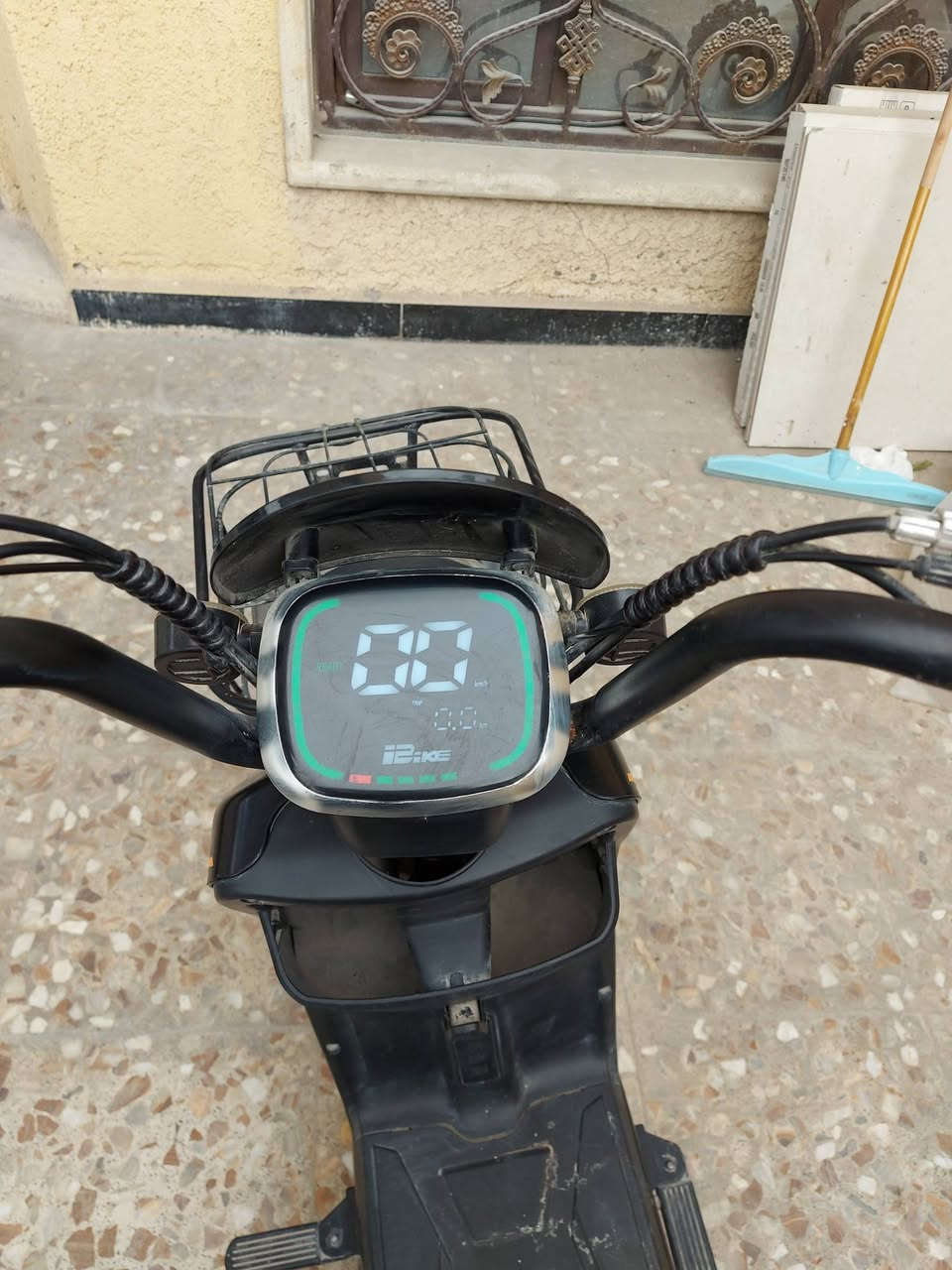 دراجه شحن للبيع جدا حجم ١٤ نظيفه واستعمال قليل خمسه باتري دبل كلها شغاله مابيها نقص كهربائيات ومحرك السعر ٢٥٠ الف للتواصل واتسب على الرقم***********
