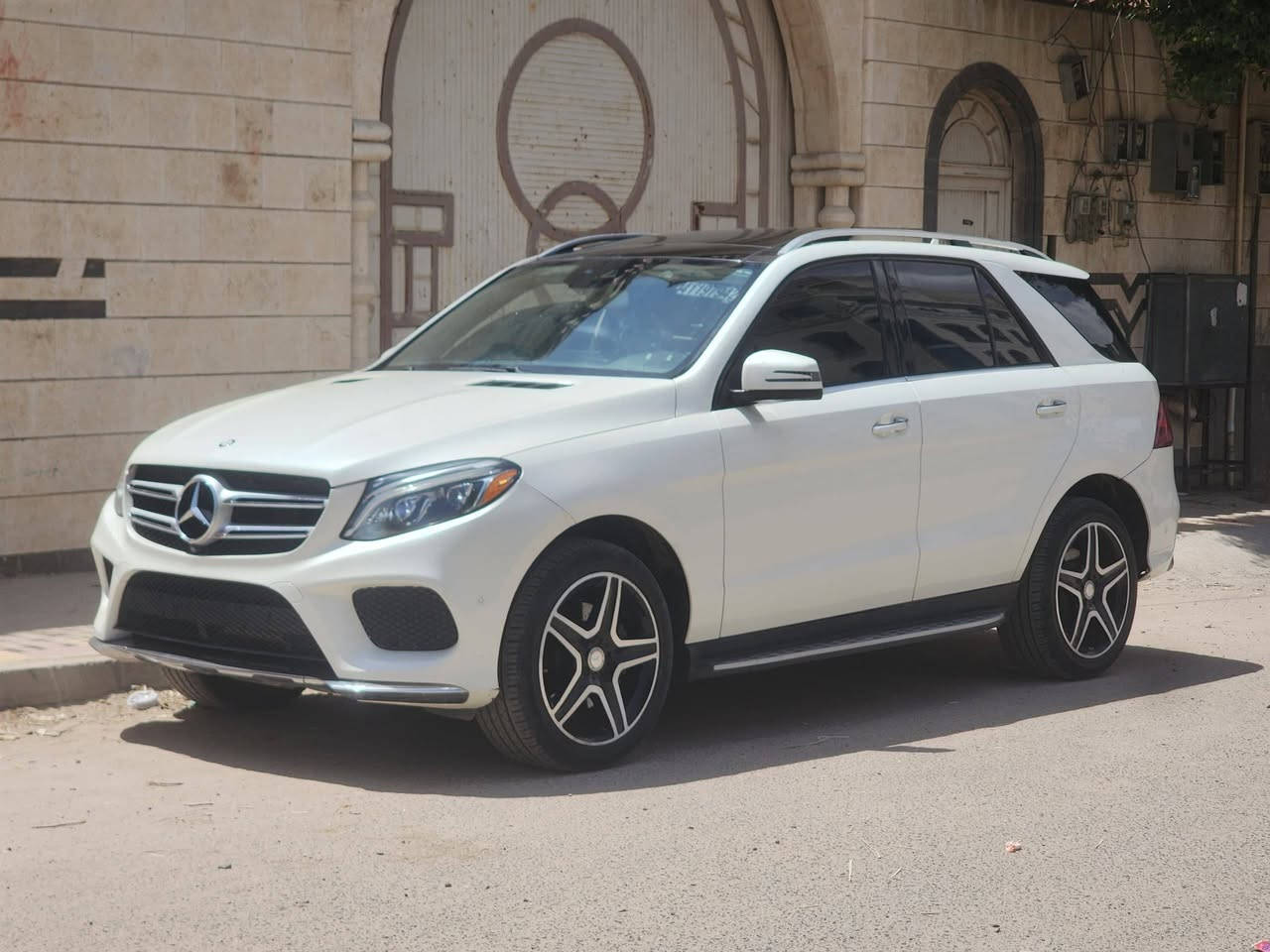 🔥 الفخامة تبدأ من هنا... مرسيدس GLE 400 موديل 2016 🔥

🤍 اللون: أبيض لؤلؤي
📍 الممشى: 125 ألف

✅ محرك V6 توين تيربو قوي وأداء ممتع
✅ دفع رباعي 4MATIC لثبات وثقة في كل الطرق
✅ فتحة سقف، شاشة، كاميرا، حساسات، ومقصورة فاخرة
✅ سيارة نظيفة وجاهزة للاستخدام

💰 السعر: 27,000 دولار (قابل للتفاوض بالمعقول)

📞 للتواصل: 774503991

🚗 إذا كنت تبحث عن سيارة تجمع بين الفخامة، القوة، والراحة، فلا تضيع هذه الفرصة. سارع بالتواصل قبل أن تُباع،


**إذا كنت صاحب هذا الإعلان وتريد حذفه لأي سبب، رجاءا أرسل رسالة إلى الدعم الفني**
