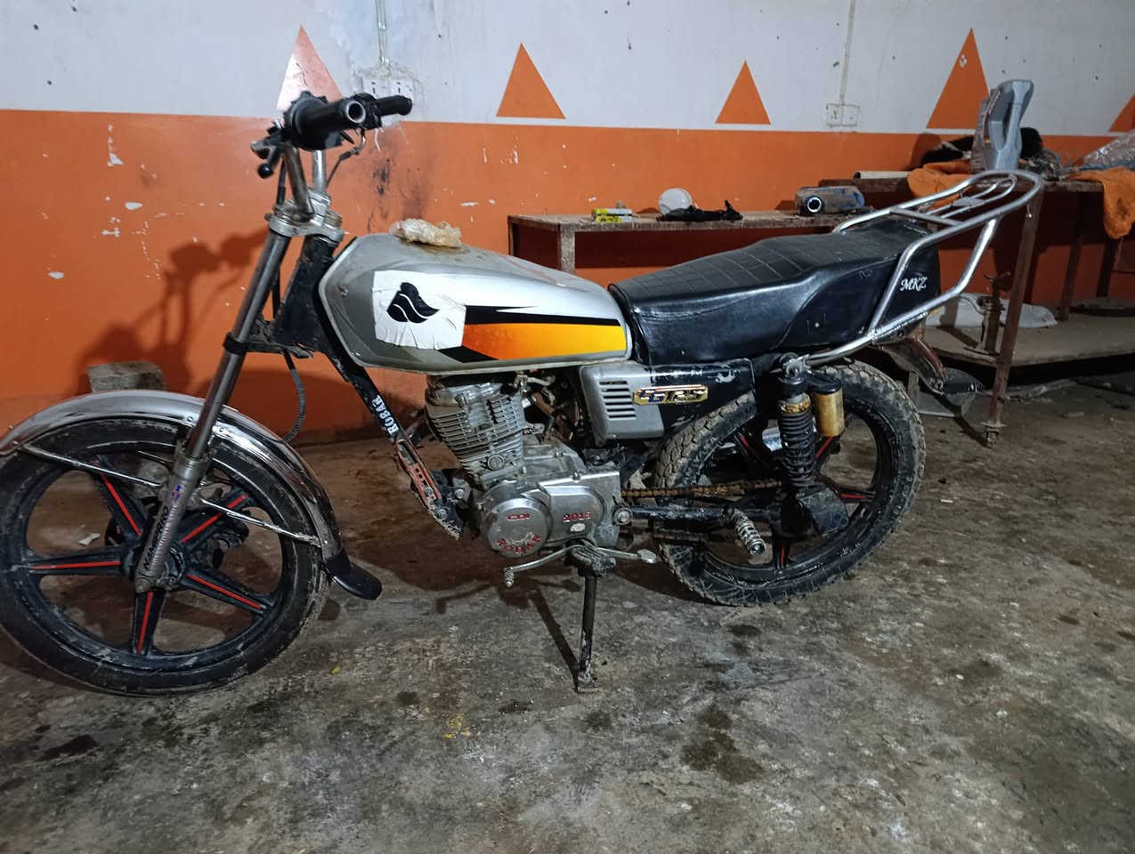 دراجه للبيع سرعه ومعدل خير
من الله شلعه اشك الكاع دراجه نضيفه محرك وشاصي بس نزلتهه بترابها بدون غسل السعر 275وبيهه مجال ***********
