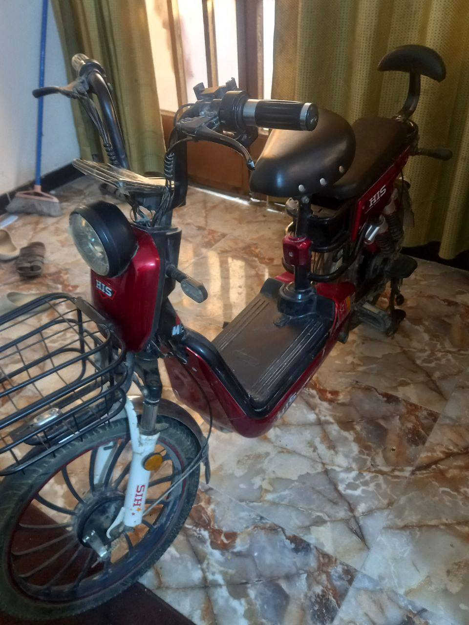 السلام عليكم
دراجات شحن للبيع

العدد:2 اولى دراجه نوع بغداد حجم 16 
ثانيه نوع HIS حجم 20 
5بطاريات علما ابيع دراجات بدون بطاريات 

العنوان :الدورة شارع أبو طيارة 
قيم وأخذ بل يرضي الله 
الرقم :***********
