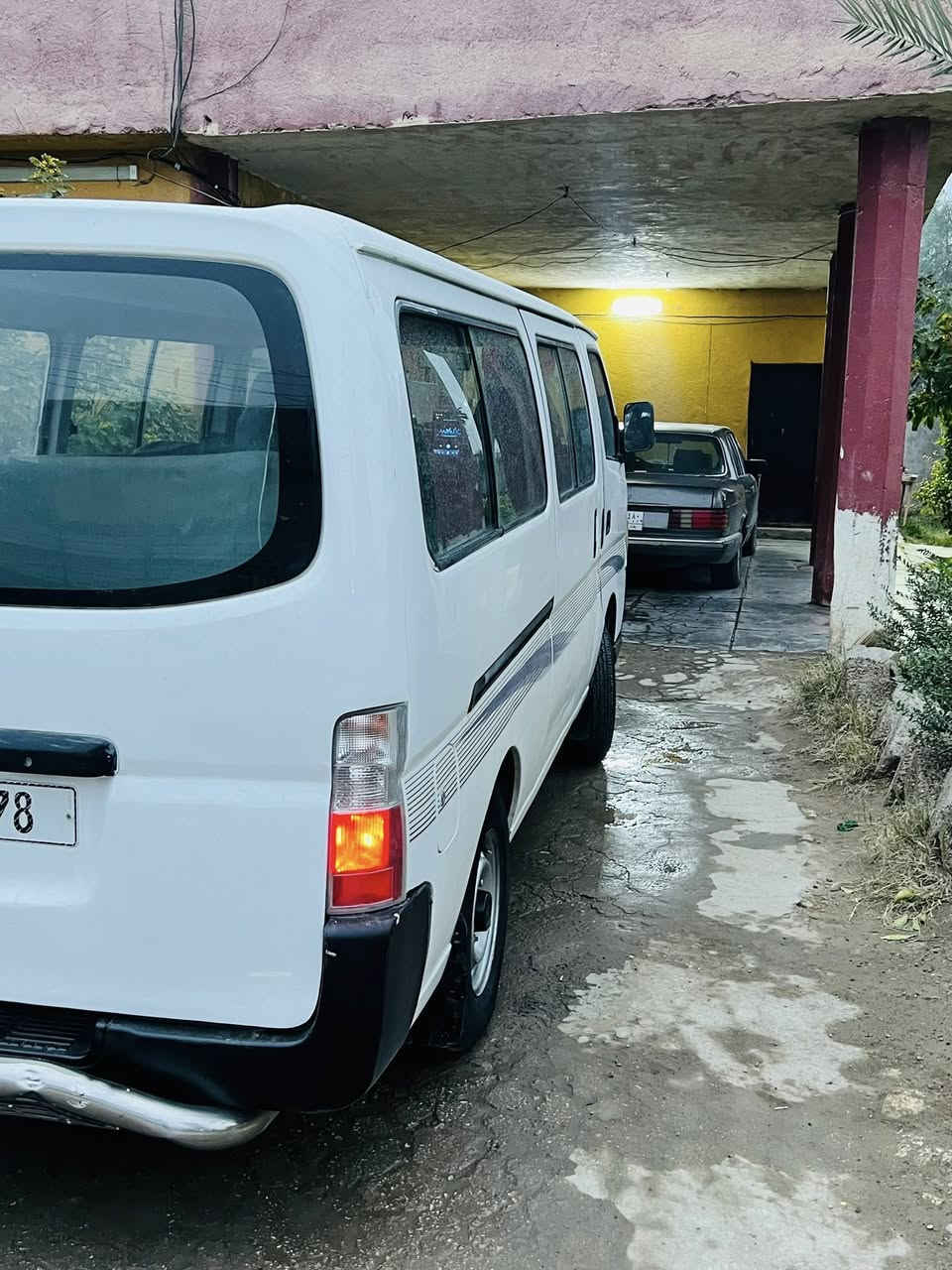 السلام عليكم
نيسان  ناصي ٢٠١٠ 
تحويل مباشر 
محرك كير كسل كفاله 
السياره خير. من الله نصبته حلوه 
بيه صبغ قليل 
تخم تاير جديد
باتري سلف جديد
صدره جديد 
مكان السياره بغداد محموديه 
***********
السعر 120 وبيه مجال الجراي
