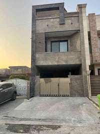 للبيع بيت 90متر في زيونه 710 .شارع ورصيف عريض  بناء درجه اولى حديث 202...