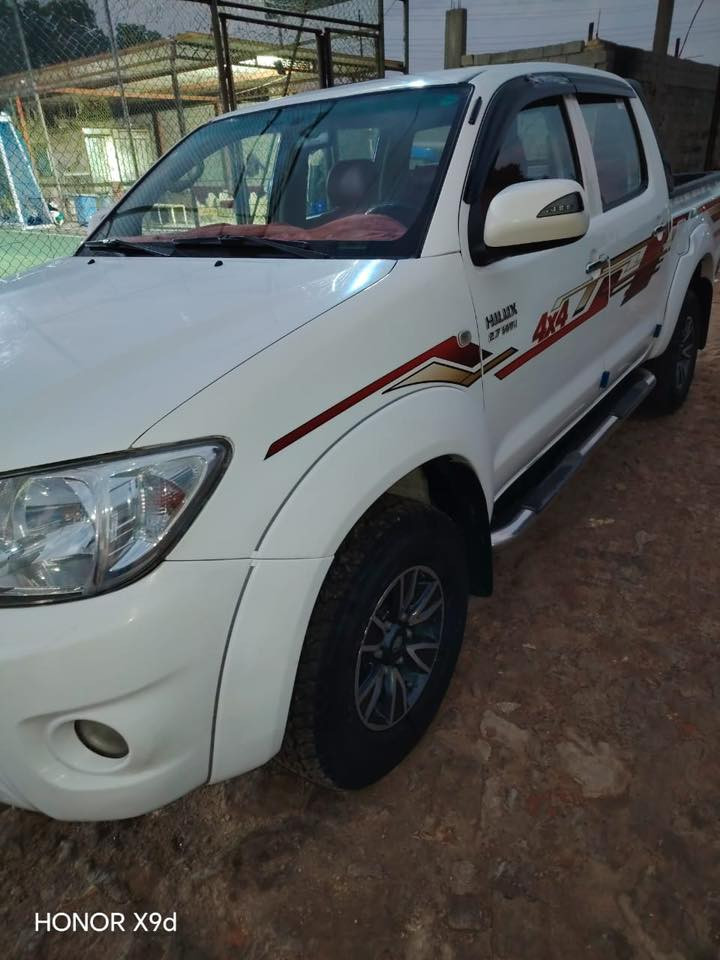 السلام عليكم 
بيكم 2010 رقم سليمانية دولي بأسمي شرط التحويل السيارة گير اوتوماتيك دفع رباعي تم اضافة منظومة غاز 
مكينة مجفتها بإيدي السيارة جديدة بيها الباب الخلفي مبدل بلادي 
السعر 200 وبيها مجال 
متواجد في بغداد 
للأستفسار الاتصال ***********
