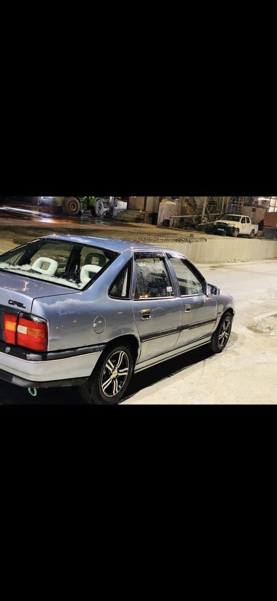 ئۆپل فیکترا مۆدێل 1991 مەکینە 18 مرخوب گێڕ ئۆتۆماتیک ئارمی پلاستیکی سلێمانیە بەشەرتی خرامە سەیارەکە مالی دۆستە تەقەورەقەی تیانیە گێروو مەکینەی  بەشەرتی فیتەر ڕزیوی نیە دەعمو لێدراوی نیە موسوو براوە بەشەرت سعری/37 گەلاو کەمێک معامەلە شوێن سلێمانی ژم./***********
