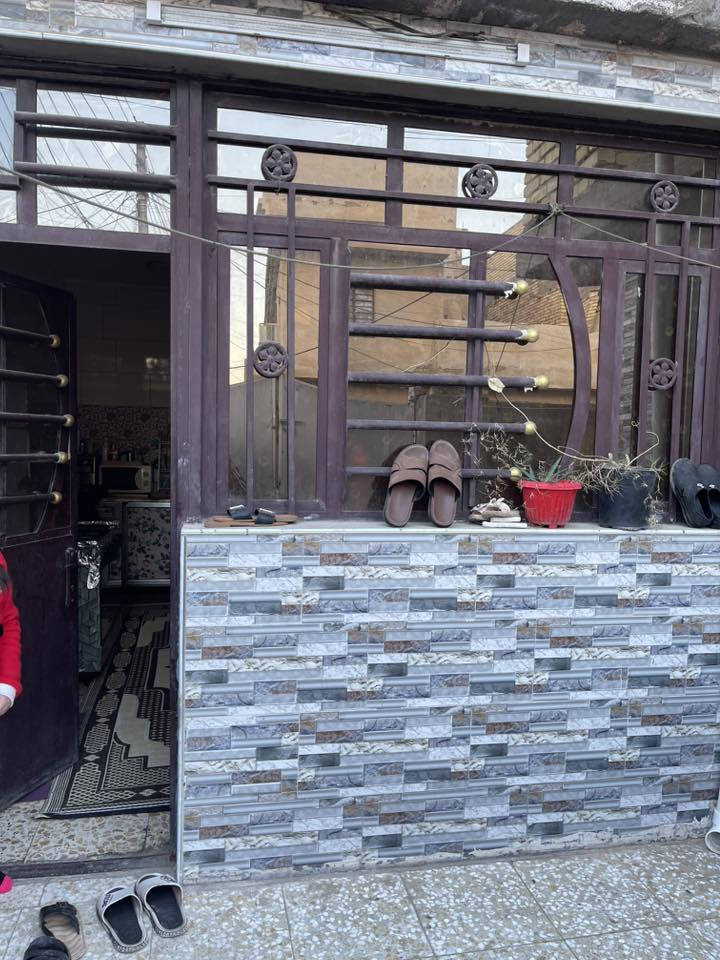 السلام عليكم بيت للبيع ⭕️
بمنطقه المخابرات بفرع مدرسه الابداع الاهلية سابقآ (مجمع الشهد) بيت ركن مساحته ١٠٠ متر واقع حال ١٢٢ يحتوي على٥ غرف نوم وصحيات خارجيه وداخلية وصحيات فوك مطبخ واستقبال وصاله للاستفسار ***********
