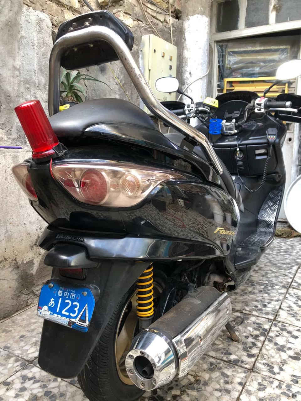 فورزه 09 للبيع مكينه وكلشي مكفول وشغال. فقط الكير ملغي. دراجه حلوه ونضيفه وترايك وين متريد. مكاني بغداد حي اور *********** سعرها مليون و١٠٠
