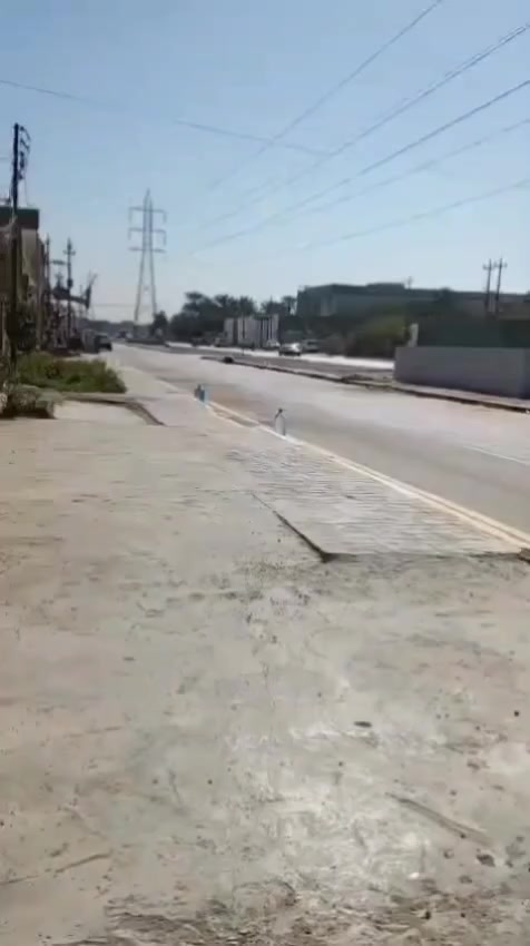 بيت للبيع مساحه ٦٠ متر الموقع حي البساتين شارع أحمد الوائلي بناء حديث طابقين مع بيتونه الطابق الثاني يحتوي علئ غرفتين نوم كبيره وغرفه صغيره سويت كامل   ***********
