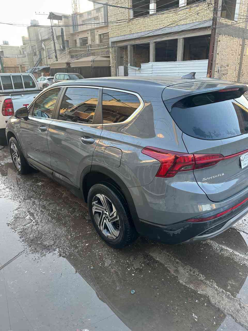 السلام عليكم السيارة جديدة بمعنى الكلمة
حادثها بنيد وجاملغ فقط باقي كفاله 
سنتافيه موديل 2023 

 المواصفات  هاترك

بصمه تشغيل+ ابواب

كشن كهرباء

كشنات مخمل 

اشاير مري 

جنطه كهرباء 

محرك ٢٥٠٠ gdi

سايد بريك بصمه 

رادارات جانبيه + اماميه + خلفيه 

بريك توقف ذاتي عند الاقتراب 

مانع انحدار 

٤ انظمه قياده 

اوتو هولد 

شاشه ابل كار بلي الحجم الكبير

تشغيل عن بعد

وباقي المواصفات 

بدون رقم  منفيس بسمي. 
اتصال ع رقم ***********
المكان بغداد البياع
