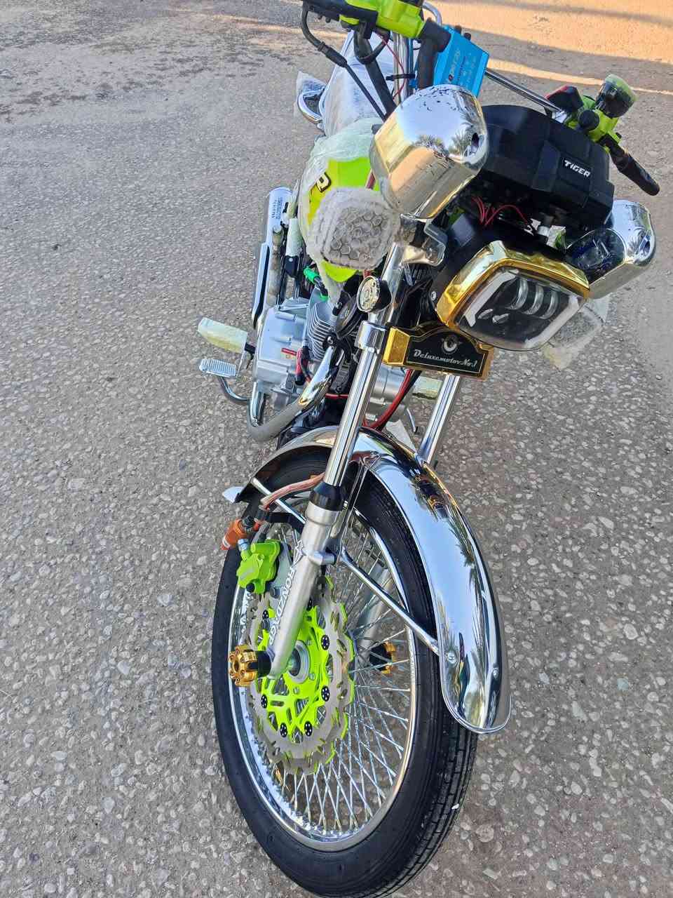---
سلا عليكم تايكر 2025 طالعه 26 🏍️*  
*من مجمع السلامي - زيرو وكالة* أوراق كامله 

*- التجهيزات والرفاهية*
- *شاشة ديجيتال الالكتروني*: عدادات كاملة + يبين الغيار + عداد بانزين
- *نظام MP3*: مسجل بلوتوث + USB + AUX، تشغيل من الموبايل
- *العنابير*: إشارات LED أمامي + خلفي، شكل سبورت
- *الفانوس*: LED أبيض قوي + لايت نهاري DRL
- *اليدات*: كروم مطعّم، مسكة مريحة. السعر مناسب اتصل بيك خير دلل *********** مكان حله محاويل
