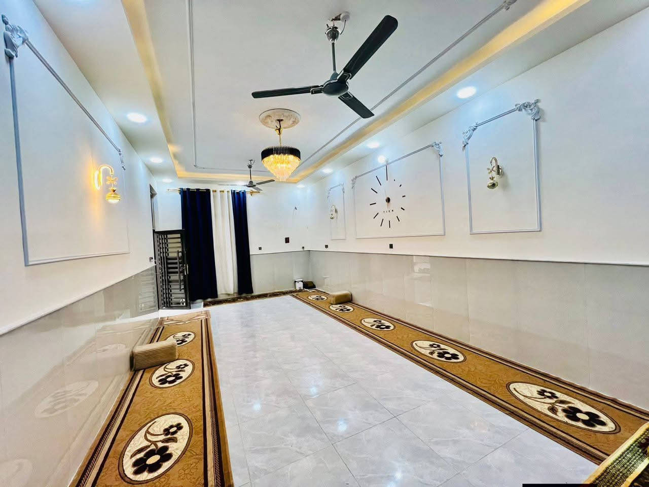 دار للبيع 🏠
المساحة: 200 متر طابقين 
🏗️ البناء: طابو زراعي سند 25 
🏠 الأساس والسقف: كونكريت
✅النجف مقابل ملحق قريه الغدير عله شارع المطار مقابل جسر الشهداء قرب اسواق تلعفر 
مواصفات البيت:
✅ غرفة4 نوم 🛏️
✅ صالة2 🛋️
✅استقبال منور 2🛋️
✅ مطبخ 🍽️
✅ صحيات3 🚿

الخدمات المتوفرة:
🔹 ماء 💧
🔹 كهرباء ⚡
🔹 مدارس قريبة 🏫
🔹شارع تبليط عرض 13🛣
📍  : النجف 
📜 الملكية: طابو زراعي (إقرار محكمة)

📞 وتساب ***********
