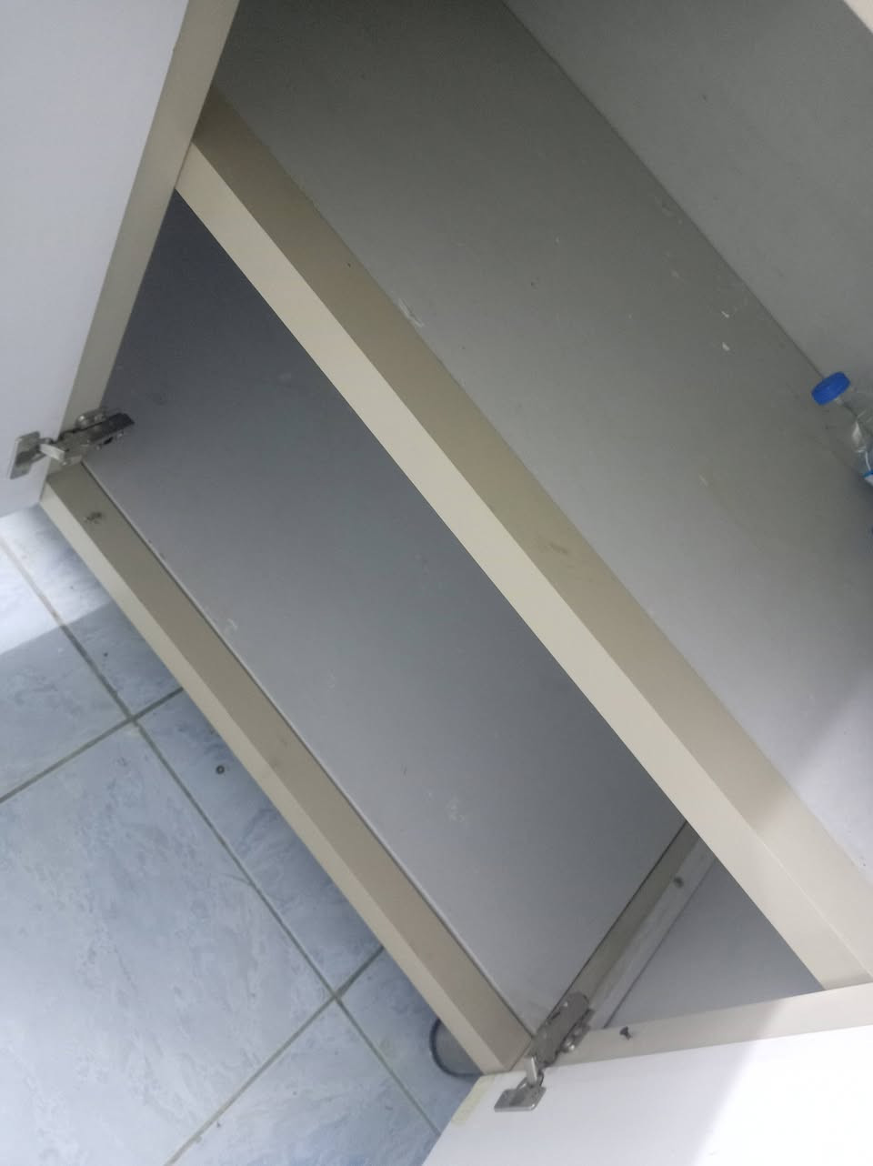 كاونتر نضيف للبيع ٨٠٠ قفل بدددون تعامل قياس كامل ٤٨٠ مكان الاعضميه  اتصال ***********
