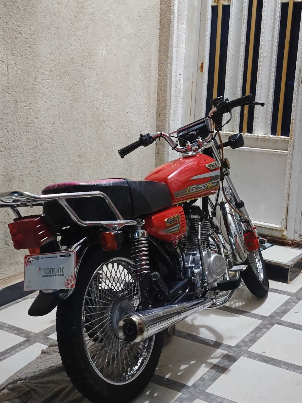 السلام عليكم
دراجة تايگر موديل 2023 
اوراق اصولي شرط الترقيم 
مكينة ما مفتوحة 
كهربائيات كلها شغالة 
دراجة على وضع البلاد 
جديدة ما متعوبة وما نا قصها اي شي 
السعر 950 
مكاني ناصرية قضاء الشطرة 
اتصال او واتساب 
***********
