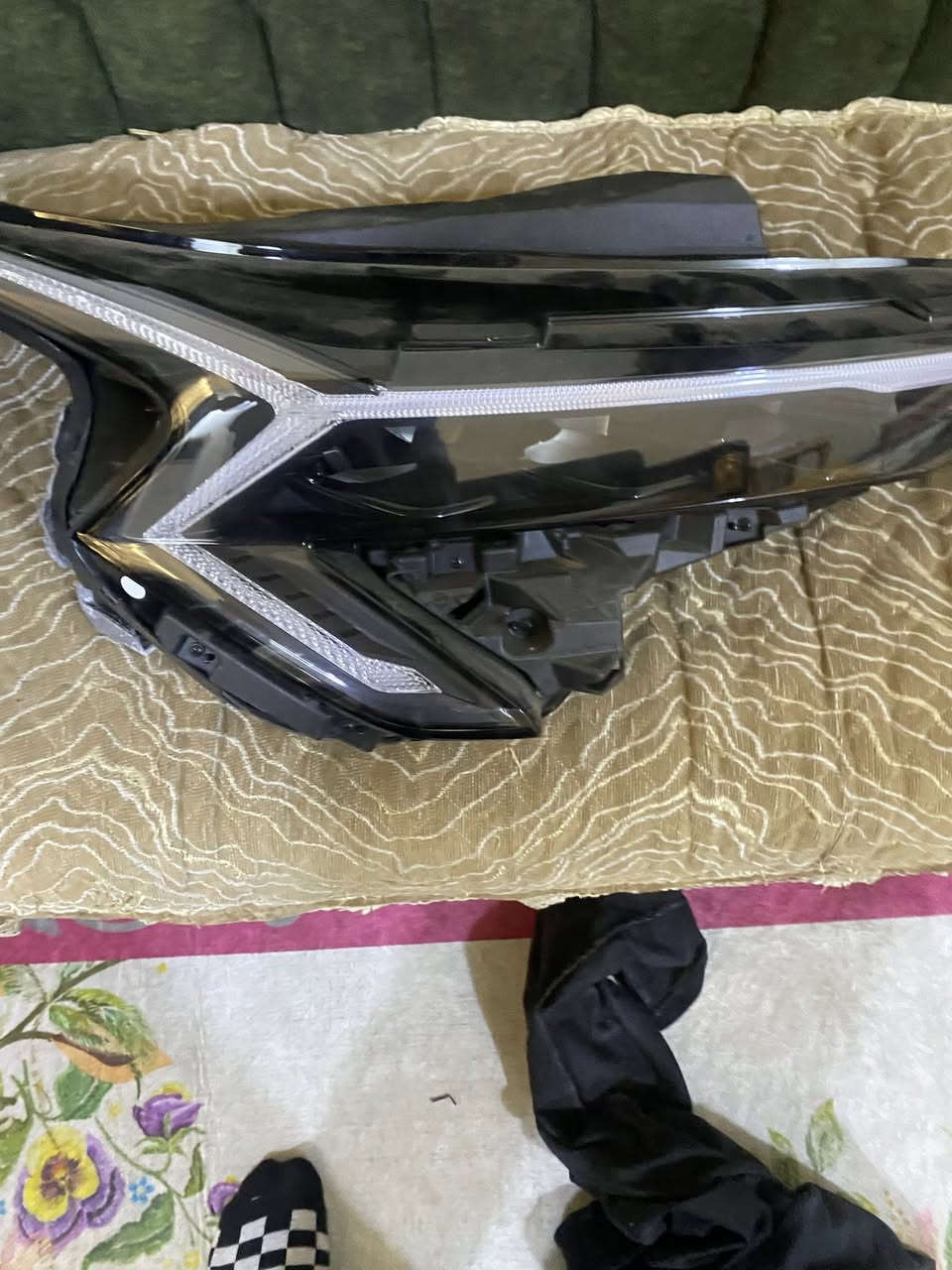 شباب السلام عليكم لايتات كي فايف موديل 25امريكي اصلي تفصيخ شرط نظيف جدا لد برتقالي للبيع للاتصال على الرقم ***********
