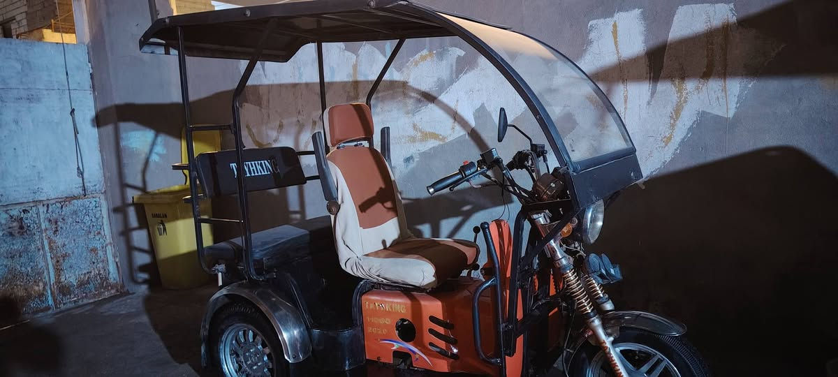 تكتك 3 تايرات يسوقها الصاحي والمريض دراجه مرتبه من كلشي كهربائيات اشاير صطاب بريك كفرات مكينه نضيفه تمشي سريع دبلاتها حلوه بديها حلو مكاني البصره ابي الخصيب شيخ ابراهيم سعر مليون وميه  رقمي ***********
