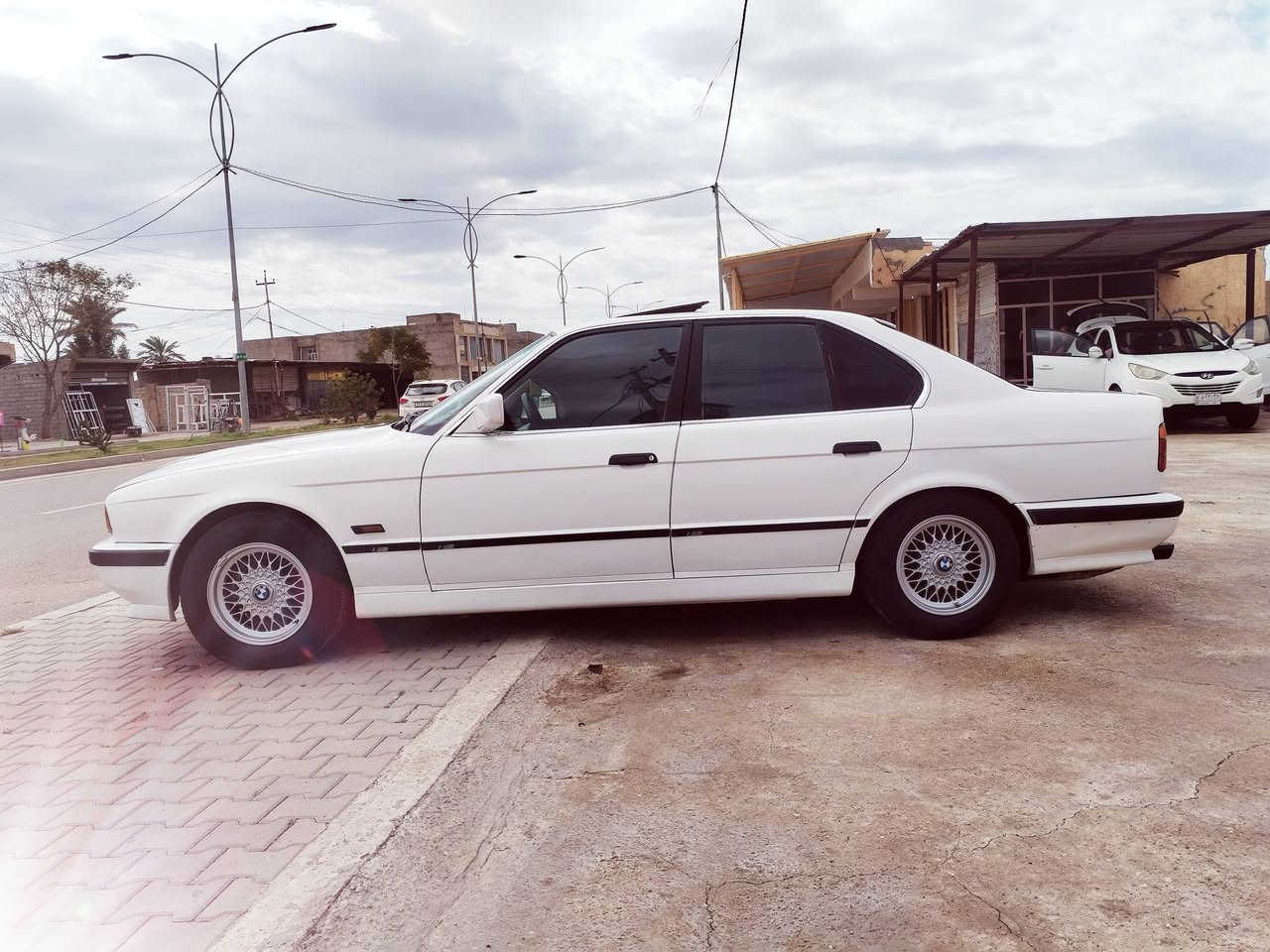 السلام عليكم بي ام 525 كير محرك صدر تخم تاير مشروع وطني رقم بغداد تحويل مباشر السياره بأسمى هزه جديده سنويه ل٣١ المكان بغداد السعر ٥٥ وبيها مجال رقم الهاتف ***********  ***********
