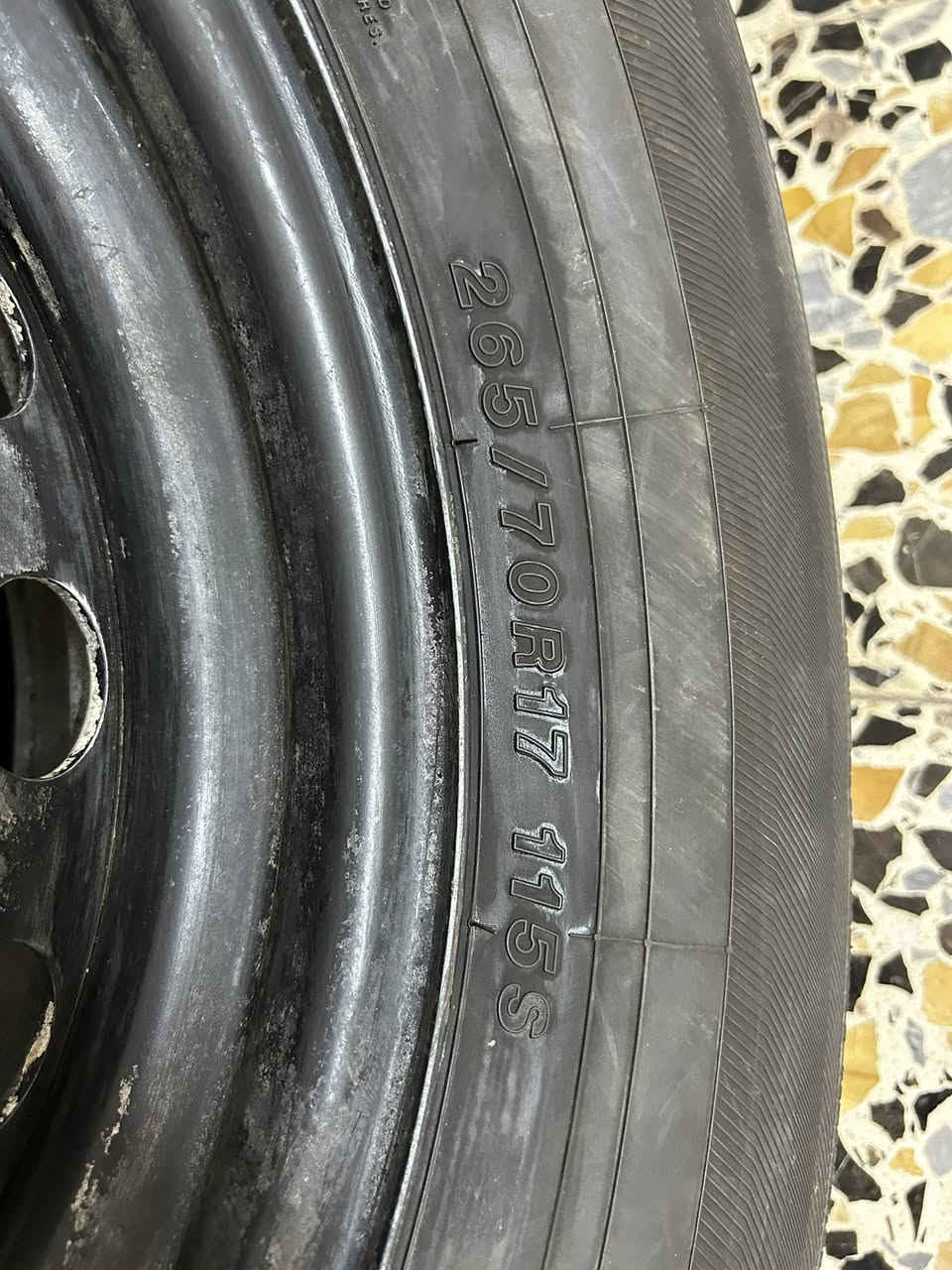 السلام عليكم توفر ويل  سبير وإطارات فور رنر ماركة يوكاهاما انتاج 23 حجم265/70/17 سعر السبير الواحدكامل 150 الف للتواصل*********** او واتساب مكاني بغداد يوجد توصيل إلى جميع المحافظات
