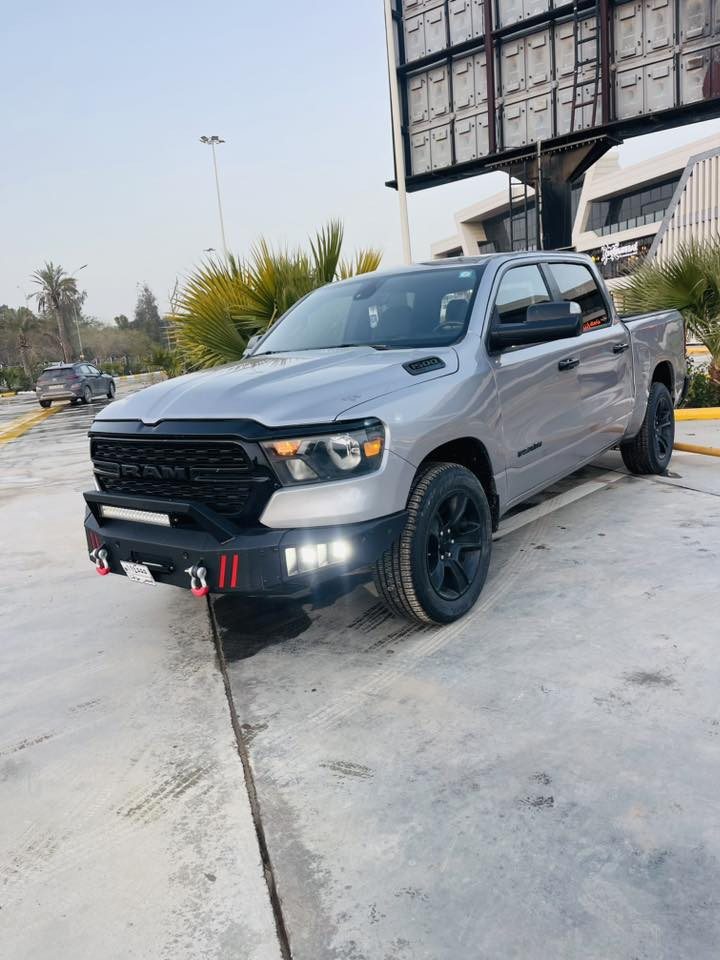 سلام عليكم 
رام موديل 2023 
فول عدة الفتحة
صبغ عام بجم كبس 
بدون دواخل 
السيارة بدون رقم 
هزة جديدة 2027
فئة بك هورن 
باب طول 
بدي قصير 
شاشة تيسله 
ماشية 45
مكينة 8 اسلندر 
تعديل علية دعاميات 14 ورقة اخذتهن 
غراضها كلها جديدة 
تخم تاير تخم ويل 
المكان ديالى بعقوبة الجديدة 
الاستفسار *********** واتساب هم موجود 
السعر 213 ورقة وبيها مجال شي قليل 
ارخص من هيج بعد ماكو
