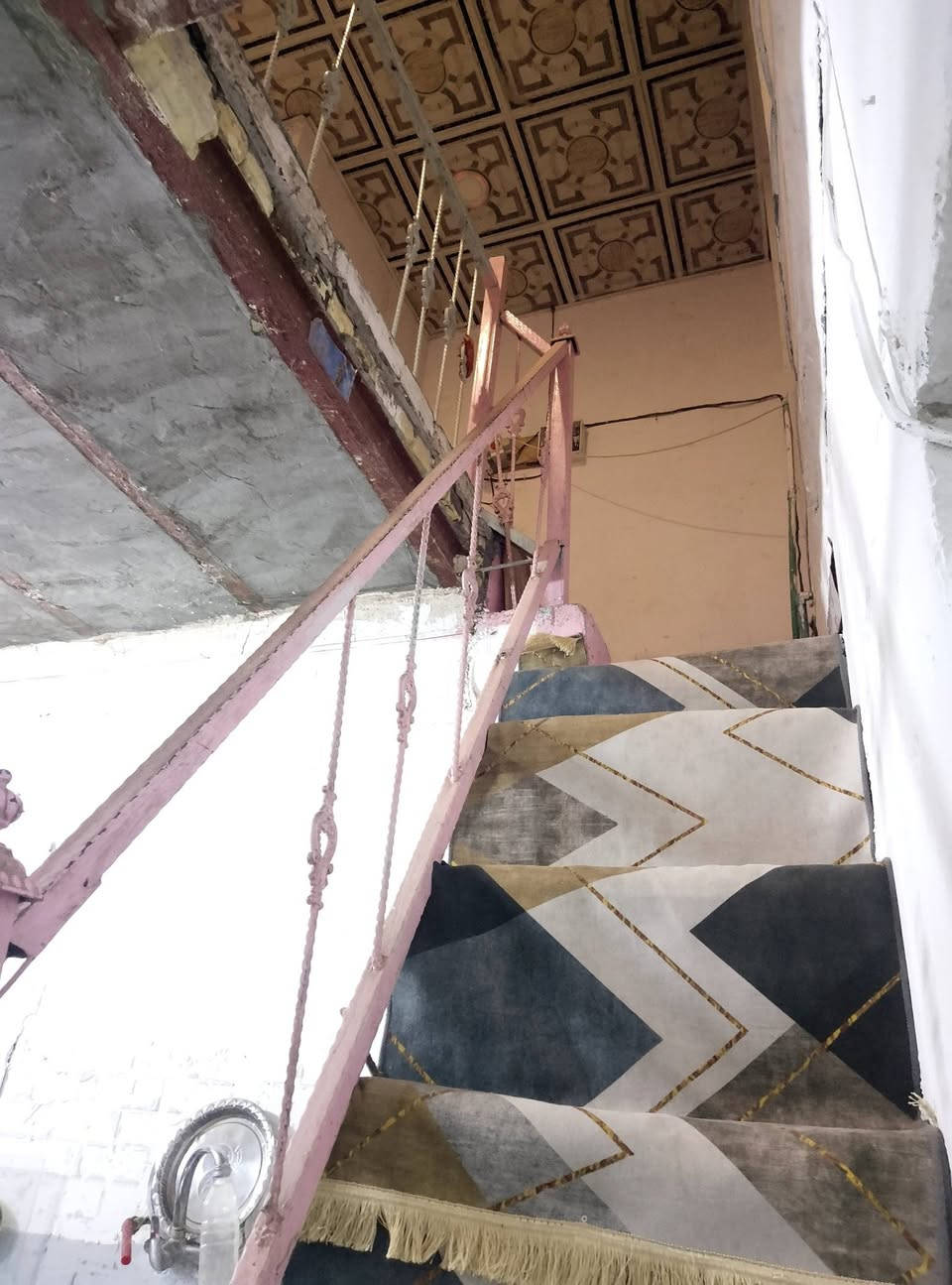 للبيع بيت طابقين بي غرفتين 
الطابق الول استقبال وممر ومطبخ  وغرفه ومنور وتخريج الطبق ثاني صاله بكد المطبخ وغرفه وحمام وتوليت علوه الفحل شارع الفلل


**إذا كنت صاحب هذا الإعلان وتريد حذفه لأي سبب، رجاءا أرسل رسالة إلى الدعم الفني**