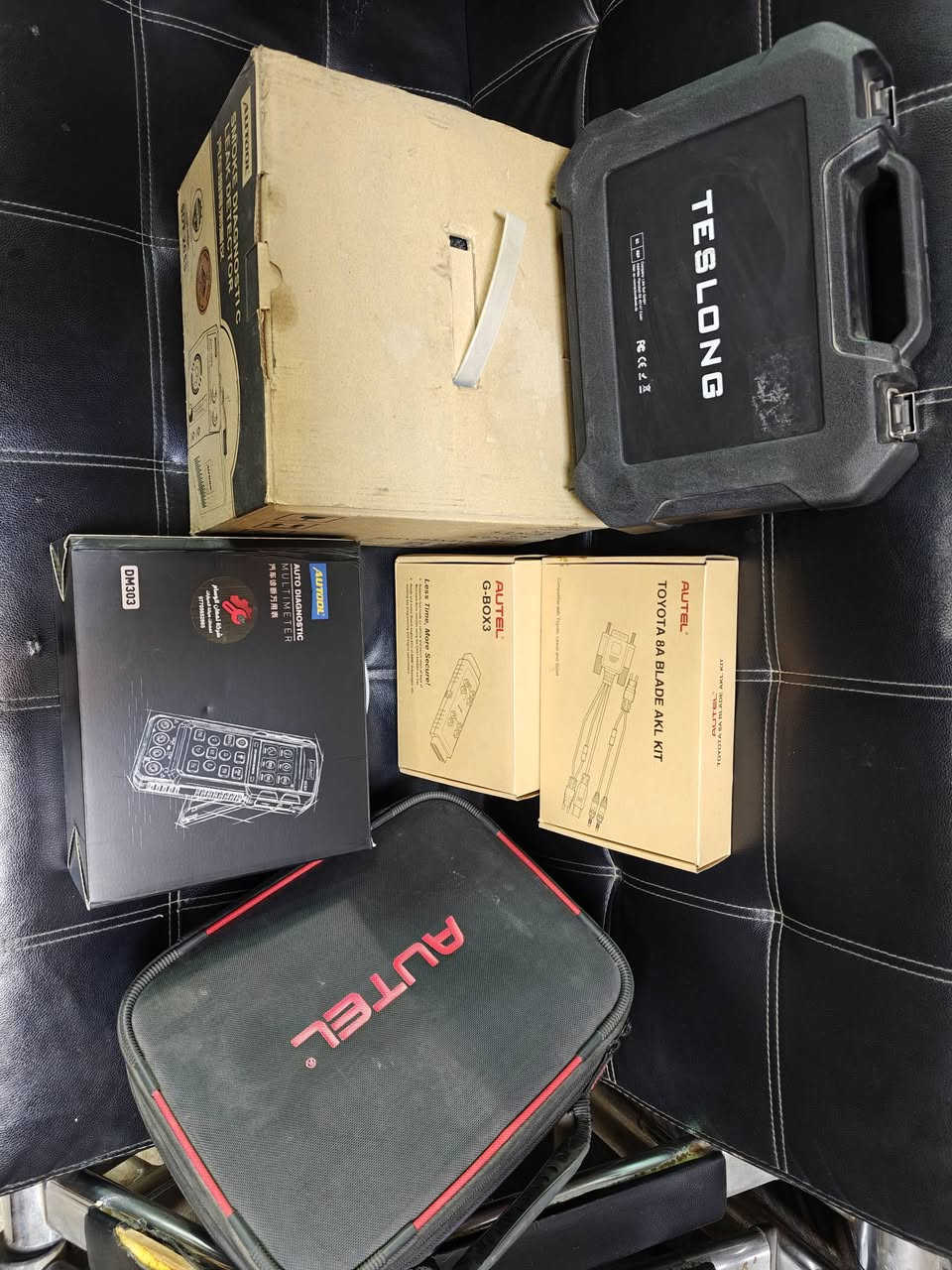 السلام عليكم اخوان عدة فحص وصيانة السيارات متكاملة للبيع استخدام قليل وبيهن غراض اصلا ما مستخدمة للبيع فقط السعر 30 ورقة وبيهن مجال كلش قليل والبيع كامل الاغراض بدون قطع مفردة متكونة من:

1-جهاز اوتيل MaxiIM IM608 pro 2 احدث جهاز لفحص وبرمجة السيارات واقوى جهاز في برمجة البصمات لحد هاي اللحظة مع كامل الملحقات والاضافات والتحديث مالتة بعد بي سنة و6 اشهر ينتهي في 28/6/2027 سعر الشراء مع وصل الضمان في الصور

2-مجموعة من الاجهزة الخاصة ببرمجة مفاتيح سيارات تويوتا الحديث والبي ام والمارسدس

3-كاميرا ماركة teslong الخاصة بالاماكن الضيقة وفحص السلندر والبساتم 

4- ملتيميتر متطور لفحص جميع حساسات السيارات والنوزلات والمجاول وبيهة نظام Oscilloscope سعر الشراء مع وصل الضمان في الصور

5-جهاز دخان ماركة اوتول الحجم الكبير الي يعمل بدون كمبريسر جديد

6-مجموعة دريلات ماركة توتال حجم كبير وصغير

7-مجرات عدة نوعية درجة اولى تحتوي على جميع العدة الي تحتاجهة في محل الصيانة من لقم ورواجز  ودرنفيسات وعدة كهربائيين

8-جك عربانة حجم كبير مع تكم 3 طن عدد 2 مع سدية سيارات
اخوان الي يريد يفتح محل صيانة هاي العدة كاملة كلشي ميحتاج واخوان ابيع الغراض كاملة بدون قطع مفردة الي تعجبة الغراض ومجالهن قليل خلي يتصل على الرقم *********** مكانهن بغداد حي اور
