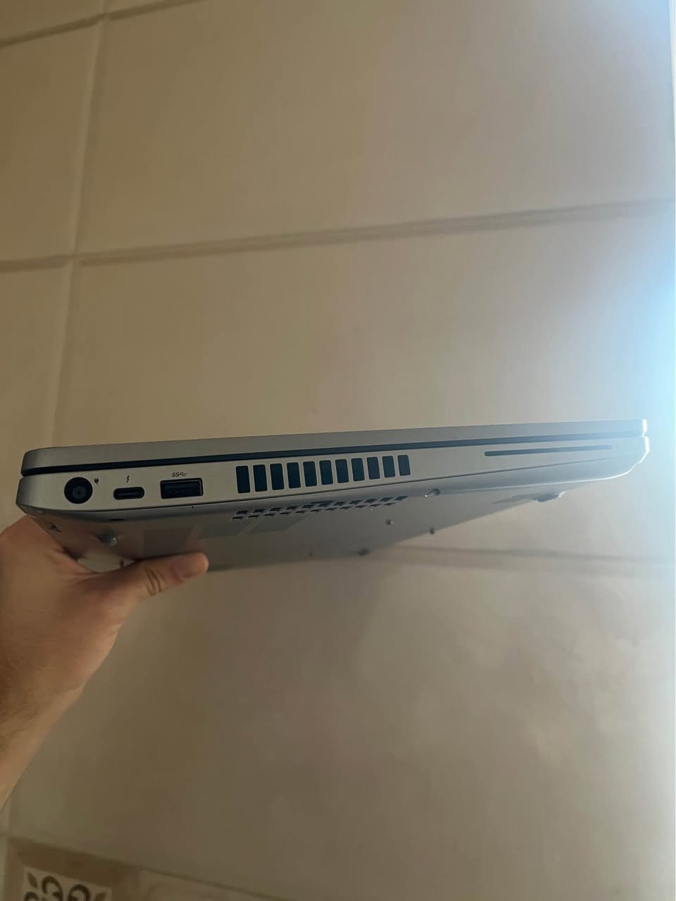 لابتوب دل لاتيتيود 5511
Dell Latitude 5511
حجم الشاشة ١٥ انش الوان قوية
المعالج core i 5 الجيل العاشر فئة H للاعمال الثقيلة والهندسية
الرام 16GB 
الهارد 256GB SSD NVMe M.2
كرت الشاشة Intel UHD GRAPHICS (SHARED)
كيبورد ضوئي
غالق كاميرا
نظافة عالية جداً
شاحنة اصلية 130 واط
Windows 11 اصلي كامل التعاريف الاصلية
مع برامج
السعر 500 الف
المكان بغداد كرادة
يتوفر توصيل بغداد, العراق


**إذا كنت صاحب هذا الإعلان وتريد حذفه لأي سبب، رجاءا أرسل رسالة إلى الدعم الفني**