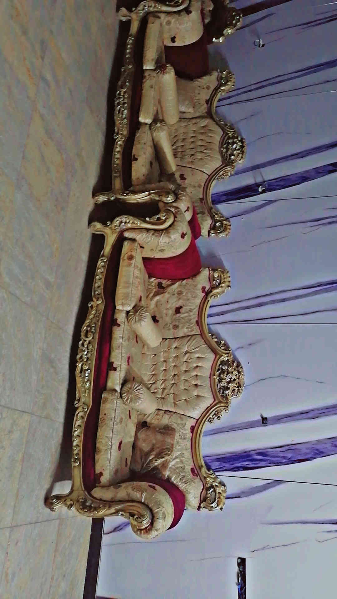 سلام عليكم عندي طخم ملكي جديد صالي اسبوع من اشتريتة مريد ابيعة السعر 700 الف وبي مجال هك جية العنوان بغداد الامين الثانية شارع الضغطط
***********رقم الهاتف وبي وتساب
