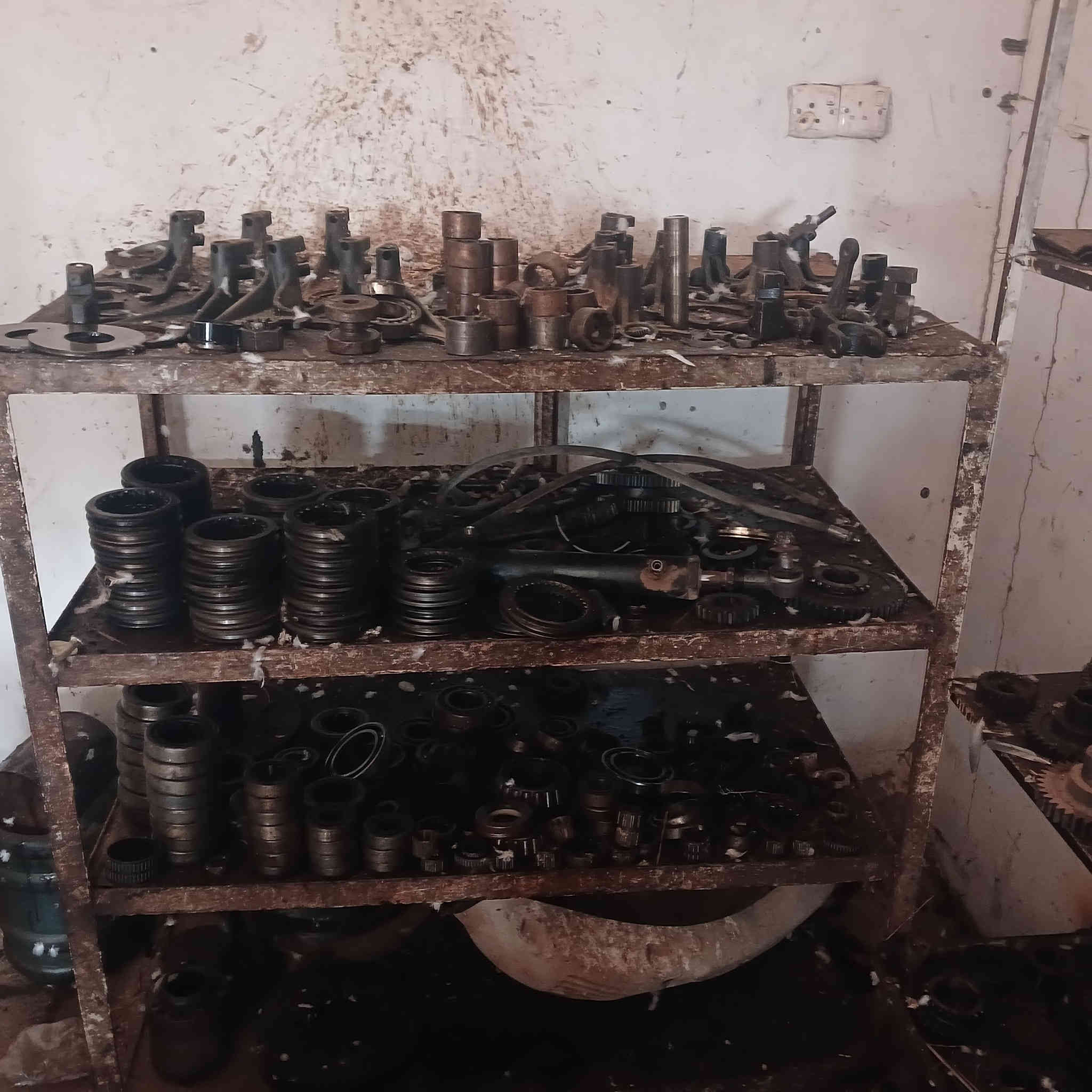 يوجد.لدينا.كيرات.جاهزه.وتفصيخ.لجميع.الموديلات
العنوان.الصويره.المعارض
***********
***********عماد.الزبيدي
