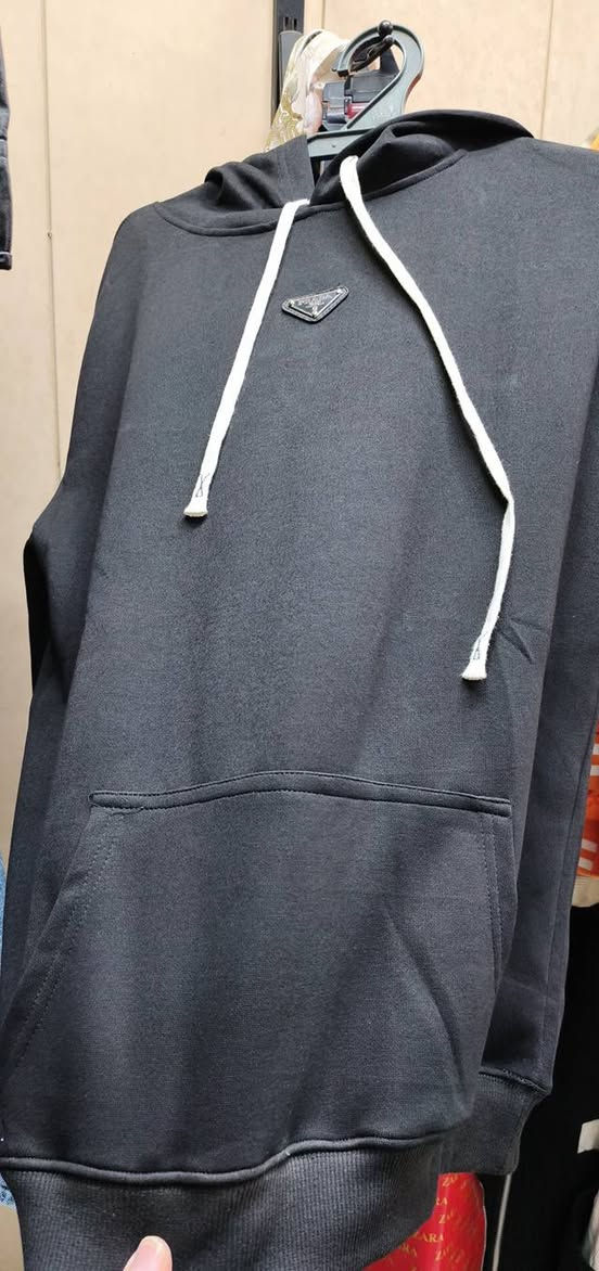 شلعه ملابس 

هوديات تشيرات قمصان

القطعه على عشره

حي بتول ***********
