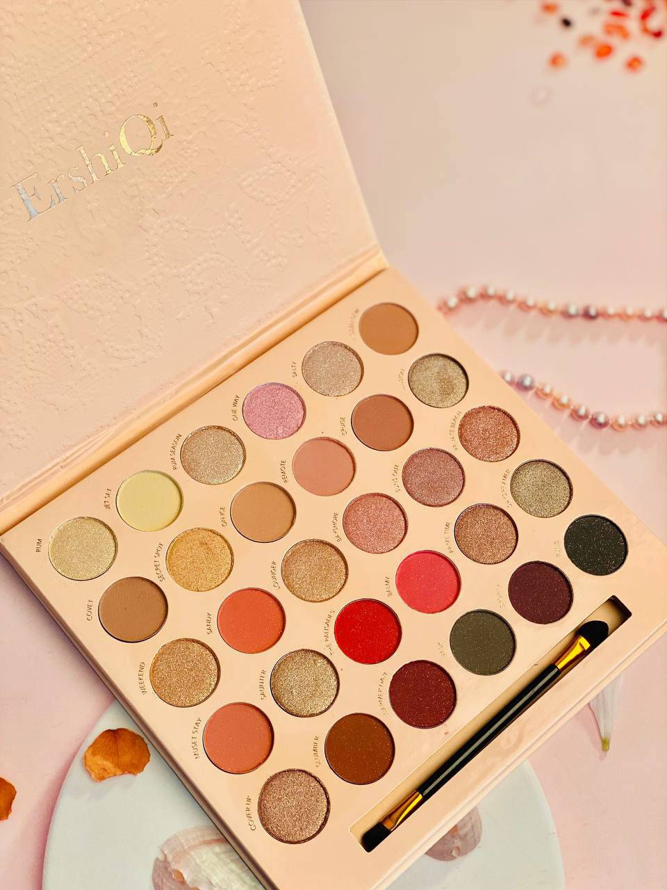 سحر العيون يبدأ من هنا! ✨👁️
دللي نفسك مع باليت ErshiQi الجديدة، المصممة لتناسب كل لحظاتك.. من إطلالة الصباح الهادئة وحتى سهراتك المتلألئة. ✨🌷
• تنوع مذهل: 30 لوناً تجمع بين (Matte) المطفي والمخملي، و(Shimmer) اللامع بلمسة حريرية. 🎨
• ثبات عالي: ألوان قوية واضحة (Pigmented) تدوم طويلاً دون تكتل. ✅
• تدرجات ساحرة: من النيود والترابي الدافيء إلى الألوان الجريئة كالأحمر والزيتي الملكي. 💃
• تصميم فاخر: علبة أنيقة بنقشة الدانتيل مع ريشة دمج احترافية. 🖌️

السعر


**إذا كنت صاحب هذا الإعلان وتريد حذفه لأي سبب، رجاءا أرسل رسالة إلى الدعم الفني**