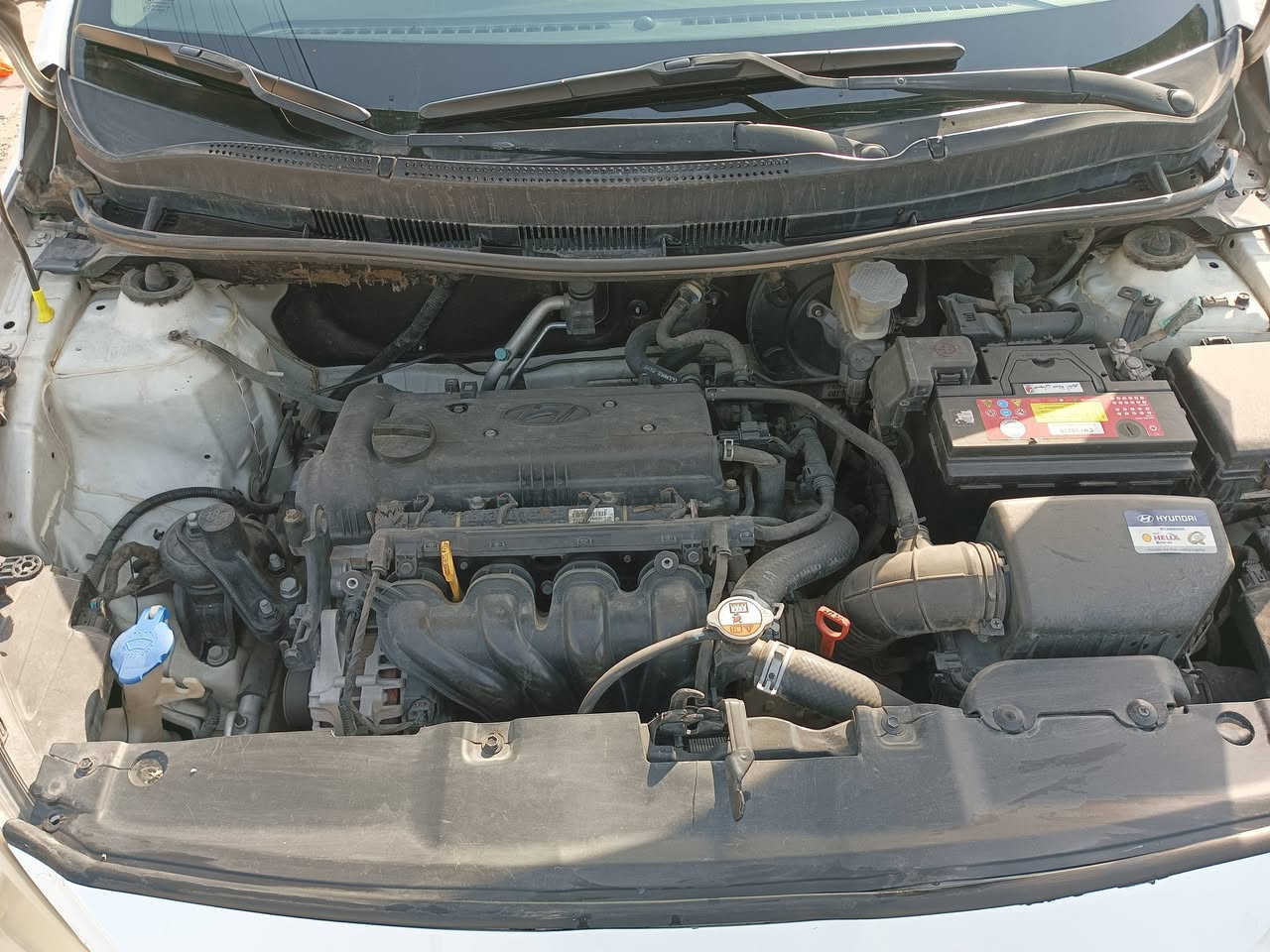 السلام عليكم 
اكسنت خليجي موديل 2017 رقم بغداد محرك 1600 دبل قطرة فتحة سقف تحكم ستيرن عداد 136,000km محرك وكير وتبريد بحالة ممتازه مكان السيارة بغداد السعر 106 للاتصال ***********
