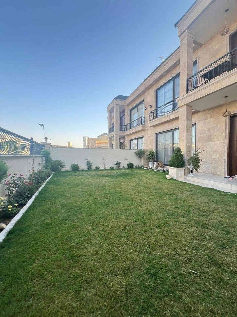 اربــــــــــــــــــيـــــــــــــــل / #كنجـان ستـي 

#للبيع 
فرصة لا تعوّض ‼️
بيت رائع للبيع في أربيل
✅تصميم عصري 
✅موقع ممتاز 
✅جاهز للسكن 
✅واجهه شروق 🌅 

المواصفات:
✅المساحة : 330 متر 
✅الموقع : #كنجـان ستـي 
✅عدد الطوابق : طابقين كل غرف النوم سويت 
✅عدد غرف النوم : في الاسفل غرفتين/ في الاعلى ثلاث غرف نوم 

سعر :- https://t.me/yasminmahr

رقم الاتصال او واتساب
***********

#عقارات_اربيل #شقق_للبيع_اربيل #بيو_لبيع_اربيل  #فلل_للبيع_اربيل #مجمعات_سكنية_اربيل
 #عقارات_كردستان  
#استثمار_عقاري_اربيل #عقارات_بغداد_سليمانية_اربيل  #عقارات_شمال_العراق
