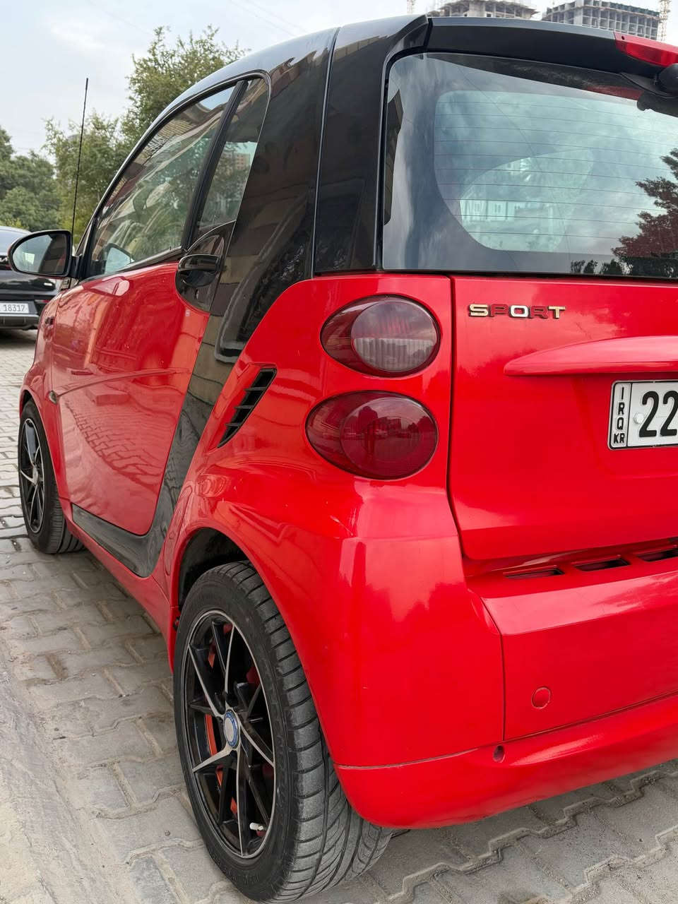 للبيع مرسيدس سمارت 451 موديل 2011 اصل أصولي رقم اربيل باسمنا تحويل مباشر رقم الجديد 
على وضع الشركه بلاديه برغي ممفتوح بيه محرك كير ستندر بنزين 3 بستم كير اوتماتيك وعادي 
حداديته كهربائيات تدفئه تبريد كله بلادي وجاهزه ومسويله ادامه كامله 
زيوت فلاتر تخم تاير باتري ويل كب 
فول موضفات سقف بانورما جام كهرباء سنترلك رمونت كشنات هيتر سستم سماعات 
شاشه اعطال قفل كير ستيرن باور كهرباء الخ .. 
مكانه بغداد العطيفيه والسعر 53 ورقه وبيه مجال بسيط *********** بغداد, العراق
