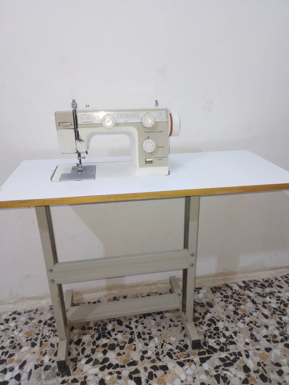 السلام عليكم مكاين مستعملات لاكن نضيفات البيضة خياط وتطريز سعرهن 175وبيهن مجال مستعملات شي بسيط الرقم ***********
