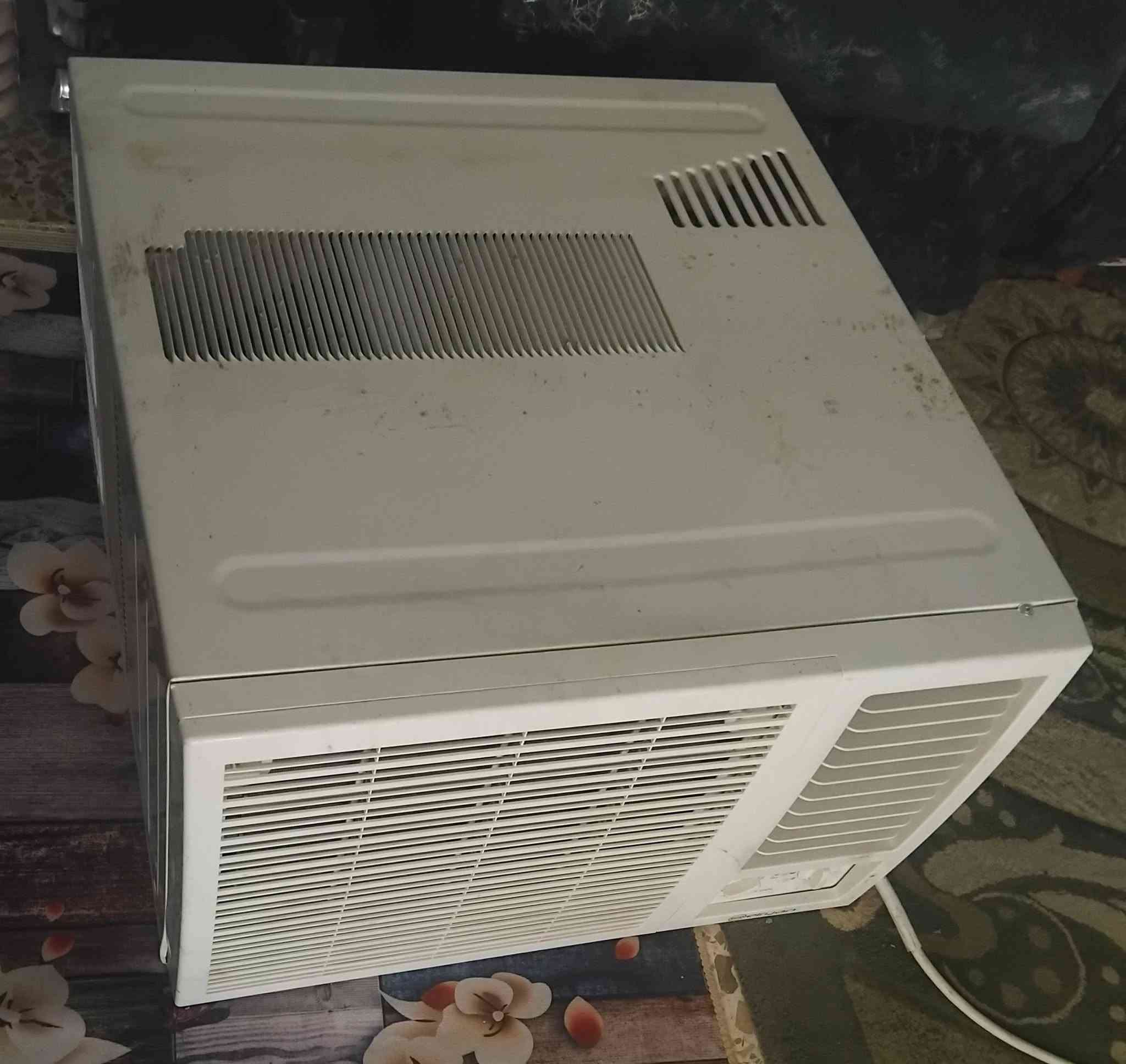 🔴للبيع مكيف مع قاعدة نظيف كلش ومامصلح طنين ثلج 

السعر ٣٠٠
مكاني نجف حيدرية 
***********
