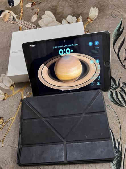 السلام عليكم ايباد 9  ذاكرة 64 بطارية 91 نضيف جداً استعمال خفيف و الايباد ابد ما داخل تصليح
سعره 250 و بيه مجال بسيط ر بالعافيه على الياخذه مكاني بغداد مدينة الصدر ***********
