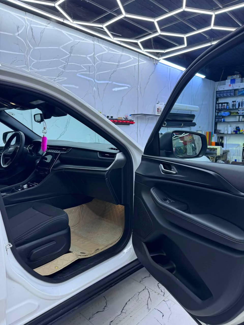 🚘جيب جراند شيروكي موديل 2024 رقم أربيل، وارد أمريكي.
✨السيارة بحالة ممتازة، وبها قطعتين تبديل فقط، والأيرباج سليم!✨
🛣️المسافة المقطوعة 40 ميلاً فقط.🛣️
💰السعر المطلوب 265,000 دولار.💰
📞للتواصل والاستفسار: ***********.
📍السيارة موجودة في بغداد الكرادة أو مجمع بسماية.

