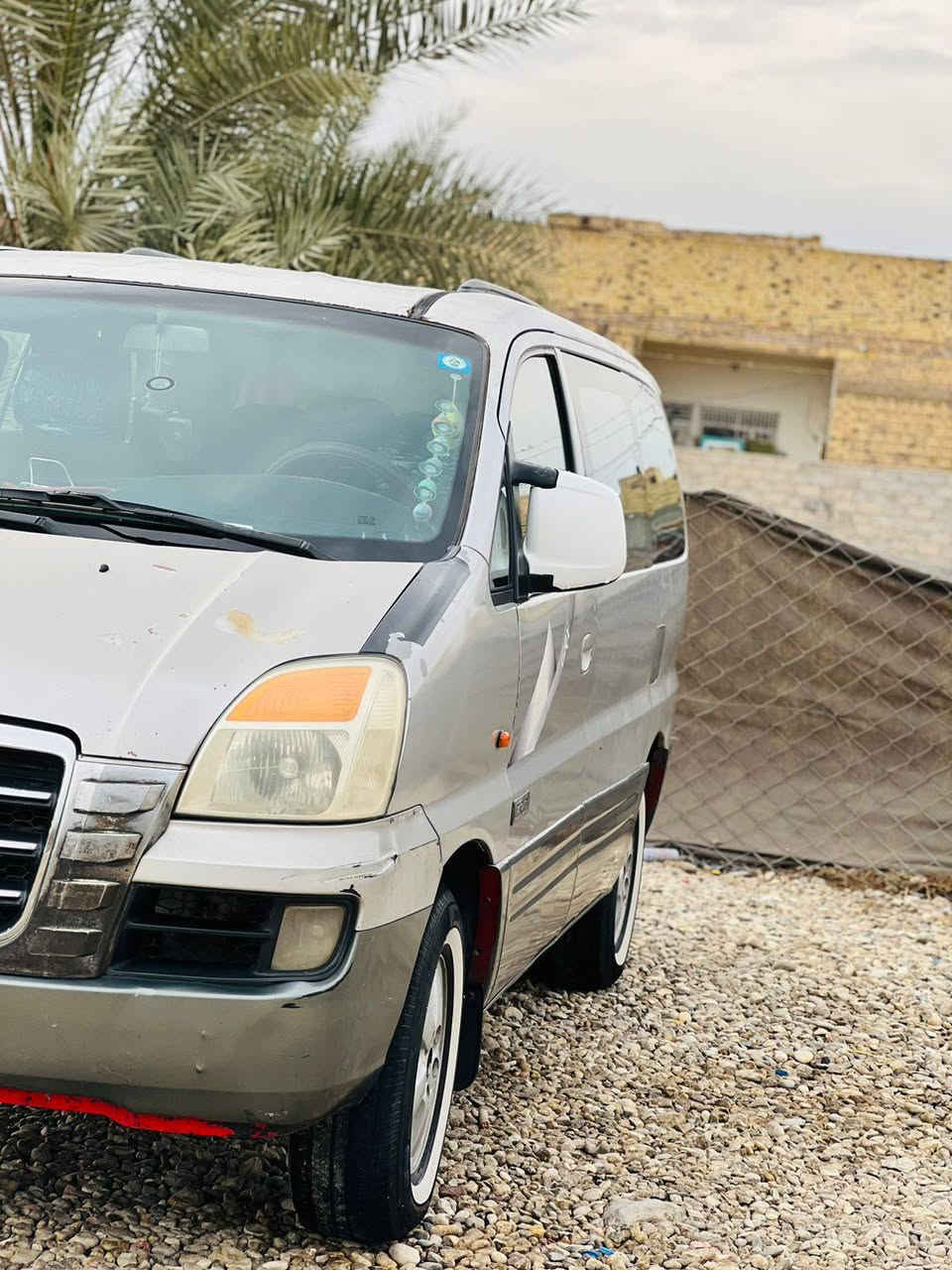 سلام عليكم ستاركس للبيع مسكر محركه جديد قبل شهرين شادينه كير اوتماتيك مصفره هيه وغرامات مكفوله من ضربه القويه سياره جديده جهازه شواصي معمارات المكان الديوانية الحمزه الشرقي رقم والا ستفسار ***********
