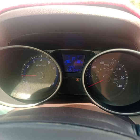 توسان ٢٠١٥/ وارد امريكي
حادثها جاملغ وبنيد وبيها ضربة من الباب وطخة من الصندوك 
السعر / ١٣٠ وبيها مجال
***********
