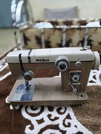 مكينه خياطه للبيع السعر 100 رقم الهاتف 07508052980