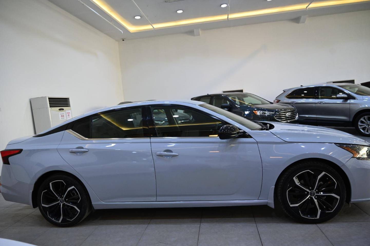 للبيع فقط 
Nissan Altima SR 2023 
وارد أمريكي 🇺🇲
⚙️محرك 4 سلندر 2.5L 
◽نظام الدفع FWD 

⚪ شاشة تدعم Apple carPlay, Android Auto 
⚪كشنات جلد كهرباء + تدفئة 
⚪ستيرن جلد
⚪ويلات حجم 19 

🛡️أنظمة السلامة ومساعدة السائق 
♦️نظام NISSAN SAFETY SHIELD 360 يشمل:
🔺 مكابح تلقائية بحالات الطوارئ
🔺 كشف المشاة
🔺تنبيه مغادرة المسار
🔺نقاط عمياء عالمرايات
🔺تنبيه حركة المرور الخلفية 

ماشية 29.000 فقط ✅

السعر 17.200💲 
مرقم أربيل بأسم شخصي تحويل مباشر 

مكان السيارة أربيل شارع ١٠٠

للإستفسار 
*********** إتصال أو واتساب
