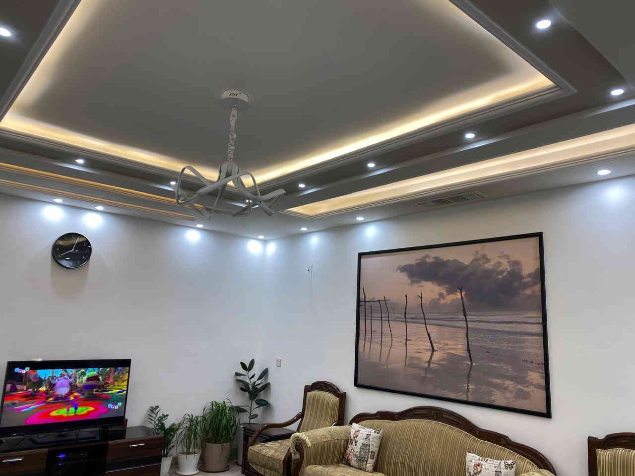 سڵاوی خوای گەورەتان لێبێت هاوڕێیــــان
ئەم خانوە جوانە لە وێنەی ڤێلاو کۆشکێك
ئەکەوێتە پشتی پـەیمـانگــای کـۆمپیته ری
کـــــــەلارو پشتی مەحکەمەی کــــــــــەلار 
بۆفرۆشتن ڕووبەری 230 مـەتـرە تابڵێــیت
جوانە نهۆمی ئەرزی پێكهاتوە لە مـیـــــوان
متبەخ هۆڵێکی گەورە 2ژووری نوسـتــــــن
مشتەمەلات نهۆمی دووەم پێکهاتــــوە لـــە
لە 3 ژووری نوستن متبەخ مشــتـەمـــەلات
ناوماڵە 6 سبلێت کەوانتەر مــــوبــەریدەی
دەکت پەردە  بـۆزانیاری تـەواو لە ســەری
پــەیــوەنـدیمان پێوەبکەن تکایە هـوڕێیـان
فۆڵۆو لایکی پەیجەکەمان بکەن 
🍀***********🍀
