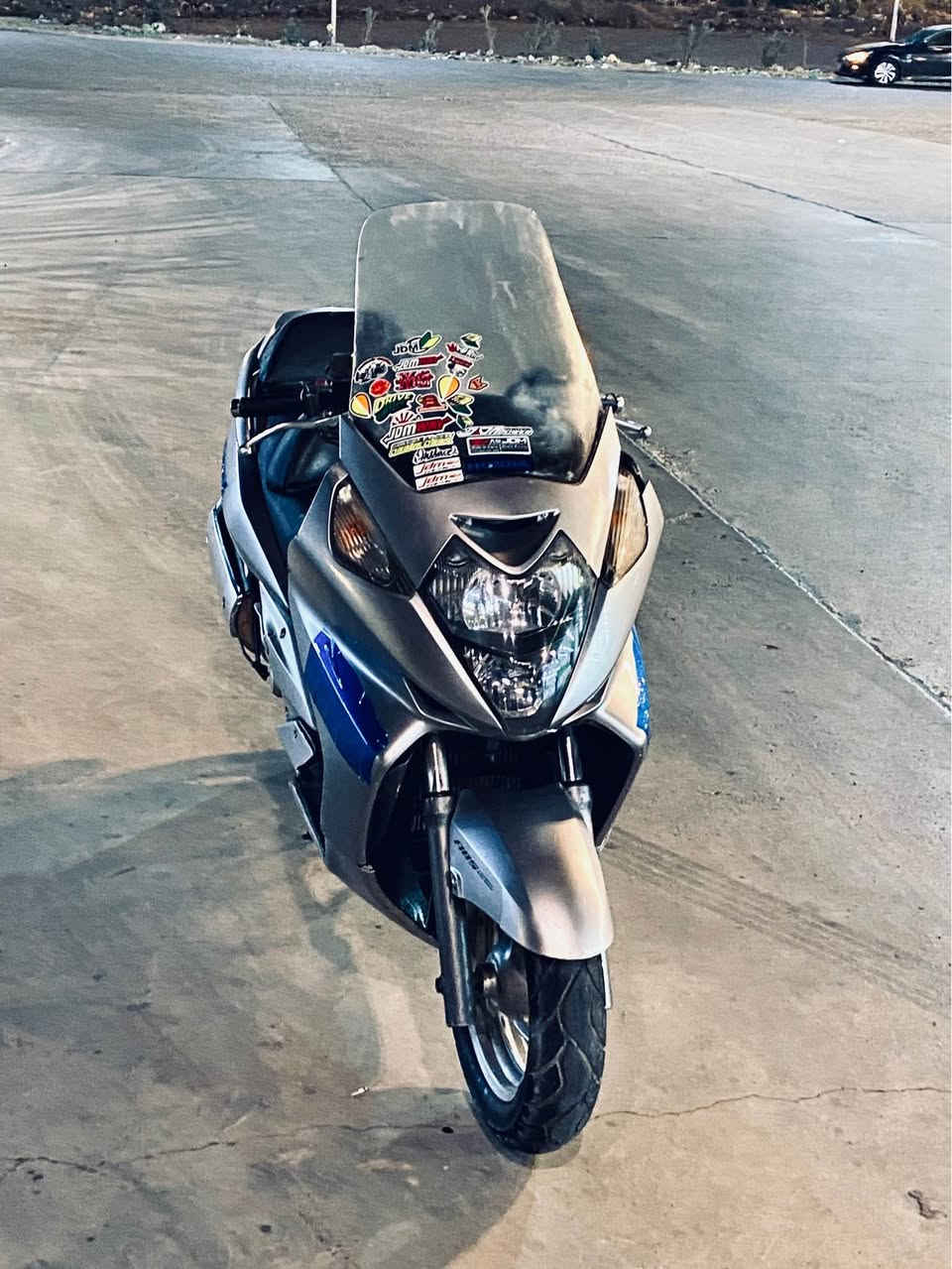 سلفر ونج 600cc 
🛑
دشبول 200
وارد امريكي 
اوفر مود 
نضام ABS
دشبول مسح رصاصي 
يدات دافئة 
زنون عالي ثلجي 
دبلات مكفوله 
تايرات جدد 
كهربائيات كله شغال 
مكينه خير من الله لانقيص ولا تبخير 
وياهة ضبه مال اوراق بس ماعرف يفيدن لو لا 
🛑
بيهة نواقص بسيطه 
1-جكمجه يمنه
2-ادامه للكلجات
3-وملاحضات بسيطه بل كفر 
🛑
السعر 12 وبيهة مجال حك الجيه 
المكان بغداد الشعب 
هـ ***********
اي وقت متواجد. الفارس, صلاح الدين
