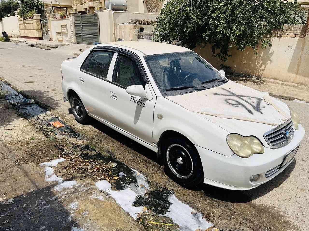 السلام عليكم ورحمة الله وبركاته 

جيلي سكسي موديل 2013 رقم نينوى بيها كابون بانزين تحويل ثاني يوم السياره حيل نضيفه مايعوزها بس جام لايت امامي تبريد ثلج يعني من اكلك ثلج ثلج تتفئا نار كير 
محرك شرط  صدر جديد يعني السياره مايعوزها بس ستر الله بيها صبغ جاملغ وبونيد وعندي الجاملخ اليمن هم نطخ يعني 3 قطع فقط السياره ترايها وين مايعجبك السعر 46 وبيها مجال عنوان السياره صلاح الدين الشرقاط 

***********
***********
