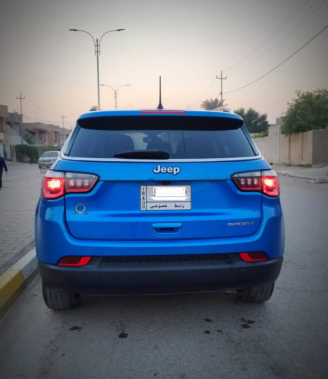 جيب كومباس موديل 2020 
اني مستوردها وعلى ايدي 
سيارة خير من الله
محرك 2400 مكفول. 
كير مكفول. 
تبريد ثلج حماوه صفر. 
حدادية ما بيها اي نقص
بصمة، شاشة، كشنات جلد، تحكم استيرن ومثبت سرعة،  وباقي المواصفات المعروفة
وارد امريكي
 ضررها جاملغ ويل ايمن، بجم سالم 
السعر 132 ورقة
مكاني الكوت
***********
