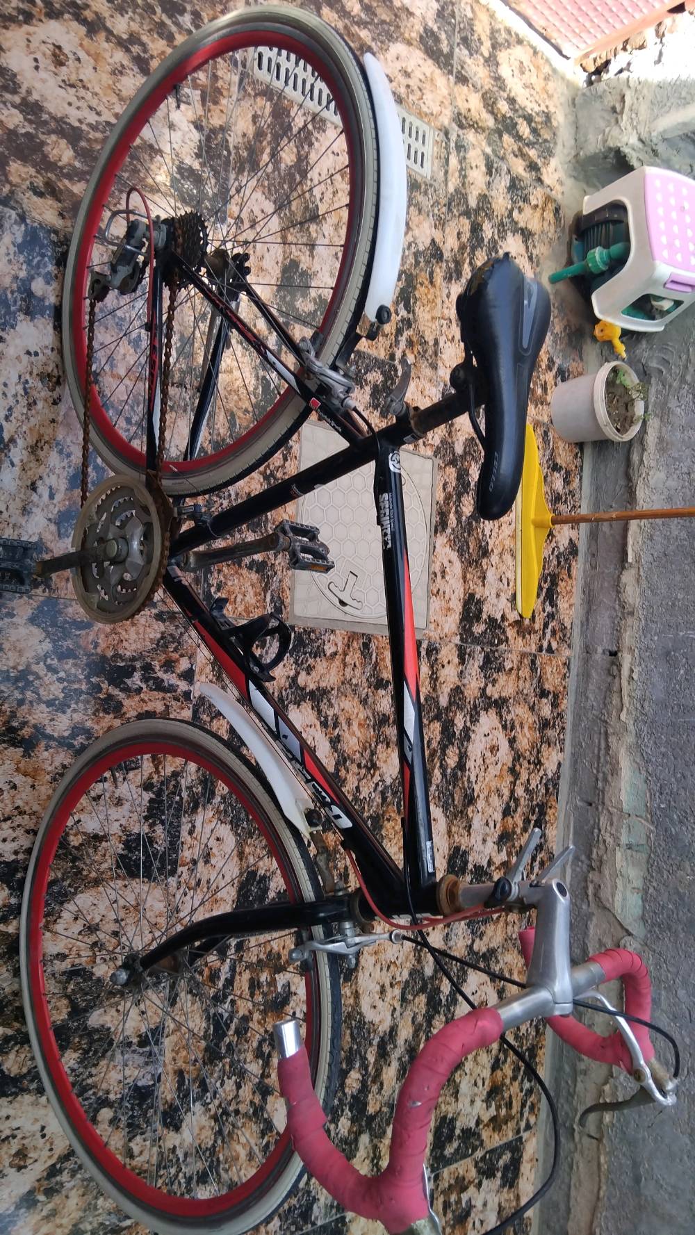 بايسكل C700سعره 90الف
شنو المقاس أو الموديل بالضبط إذا تعرفه، وهل هو C700 أصلي لو نوع مشابه؟: 
28حجم اصلي
وين موقعك بالضبط حتى المشتري يعرف منين يجي يشوفه؟: 
بغداد شهداء العبيدي 