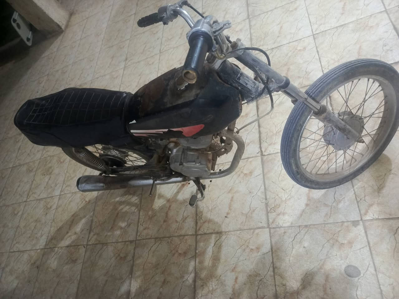 السلام عليكم دراجه للبيع احمد شهاب بيهه بس ورقتين شغاله سعر 200 وبيهه مجال حك الجيه ***********
